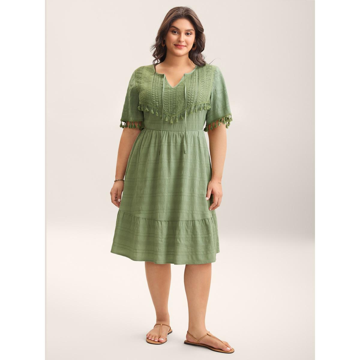 Plus Size Lace Neck-Tie Pockets Tiered Midi Dress Greenbean Women Resort Woven ribbon&lace trim Round Neck Short sleeve Curvy BloomChic 14-16/1X Product Image