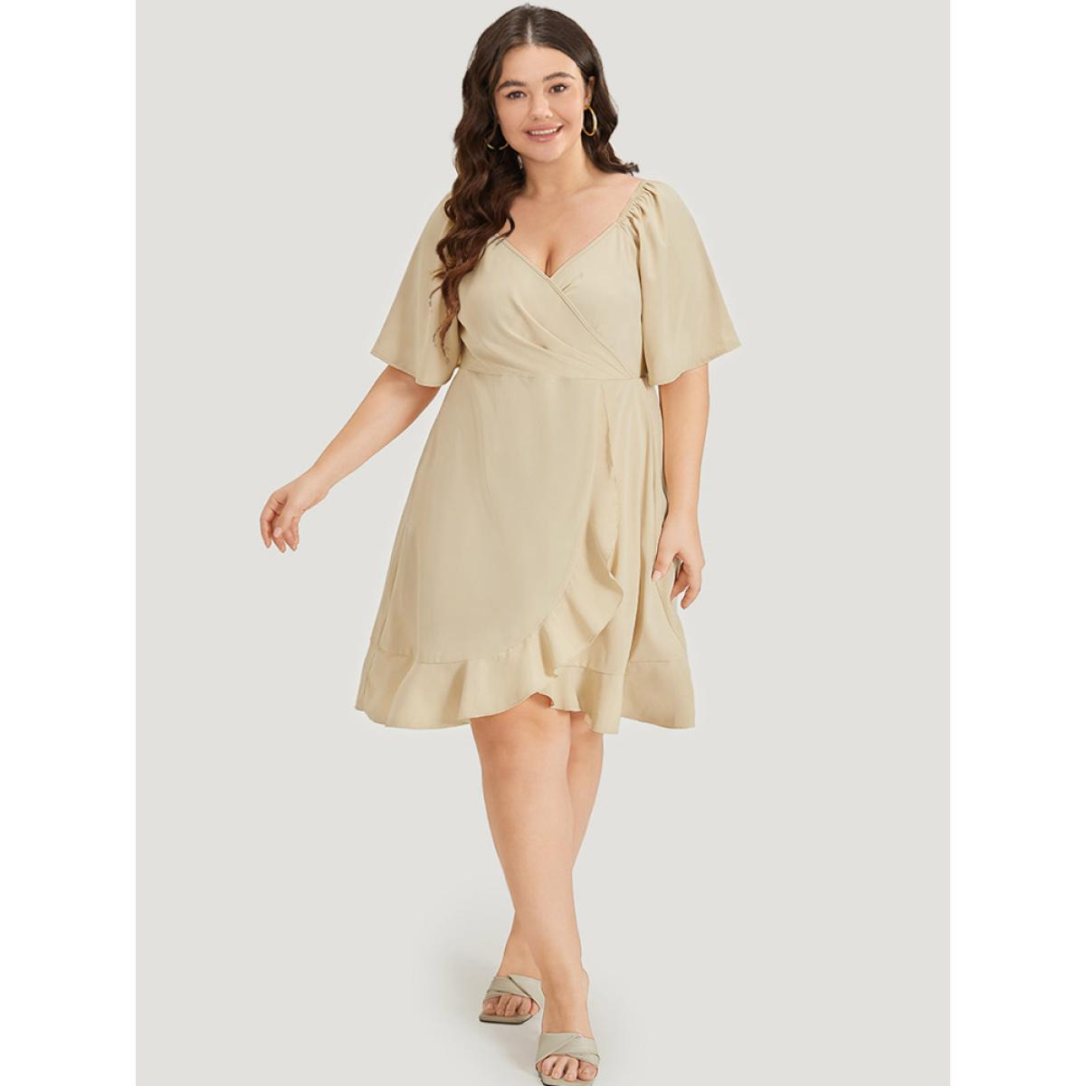 Plus Size Plain Ruffle Trim Pocket Elastic Waist Wrap Hem Dress Beige Women Elegant Pleated Deep V-neck Half Sleeve Curvy Knee Dress BloomChic 18-20/2X Product Image