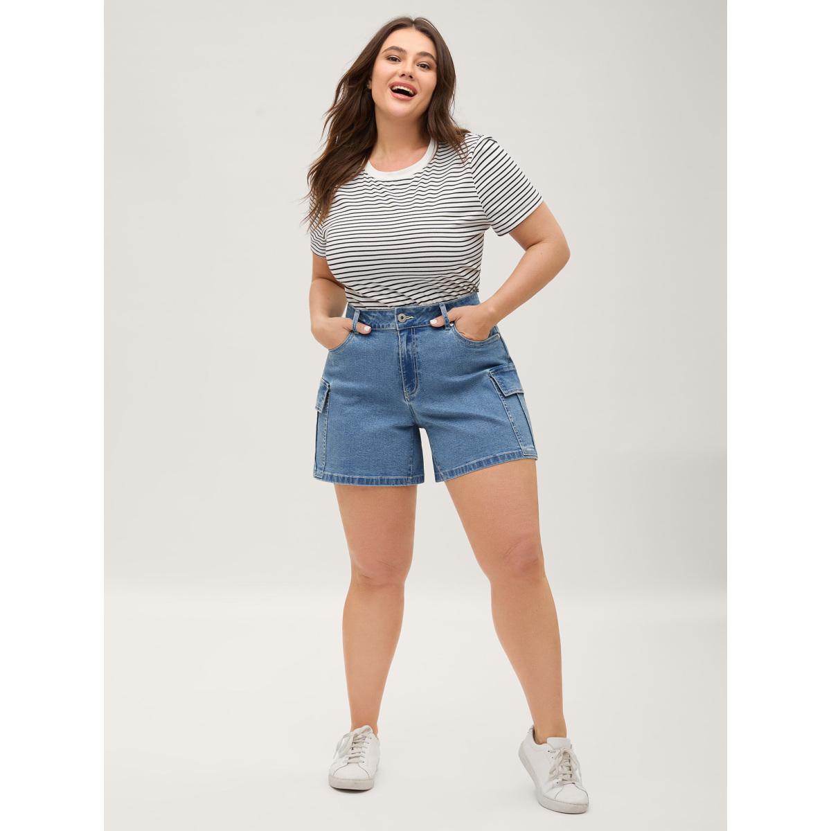 Plus Size Side Pockets Wide-Leg Denim Shorts Women Midblue High stretch Casual Slanted pocket Leisure Denim Shorts BloomChic 10/M Product Image