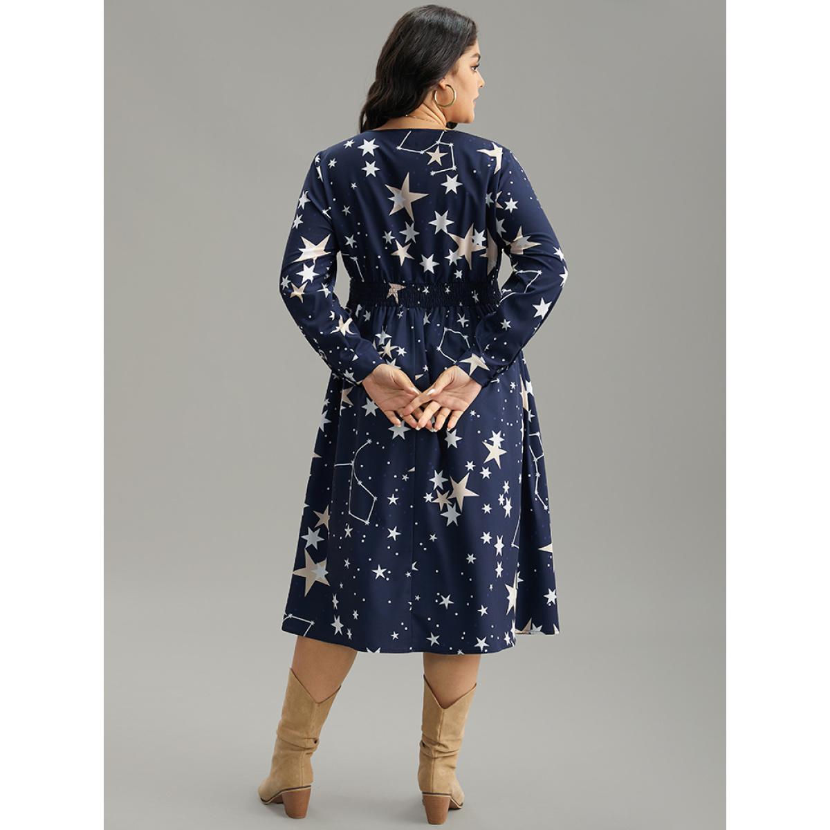 Plus Size Star Geometric Shirred Pocket Dress DarkBlue Women Vacation Printed V-neck Long Sleeve Curvy Midi Dress BloomChic 22-24/3X Product Image