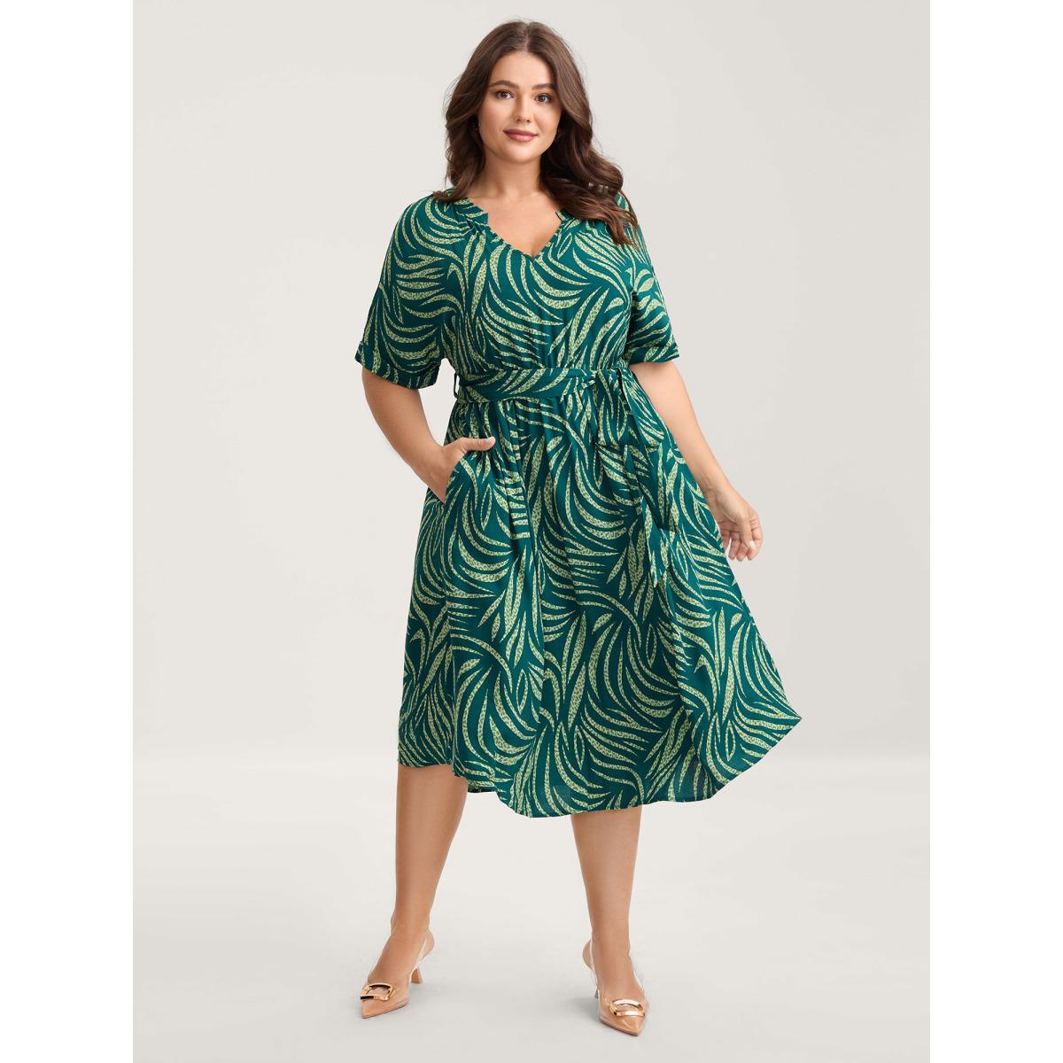 Plus Size Grassy Print Curvy Hem Pockets Midi Dress Teal Women Flat collar with V-notch Short sleeve Curvy BloomChic 28/5X Product Image