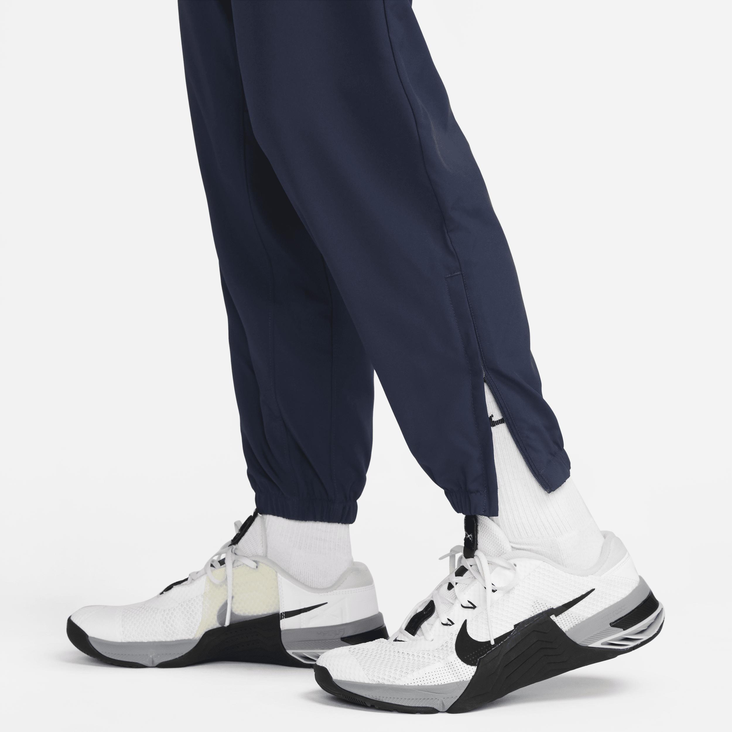 Nike Men's Form Dri-FIT Tapered Versatile Pants Product Image