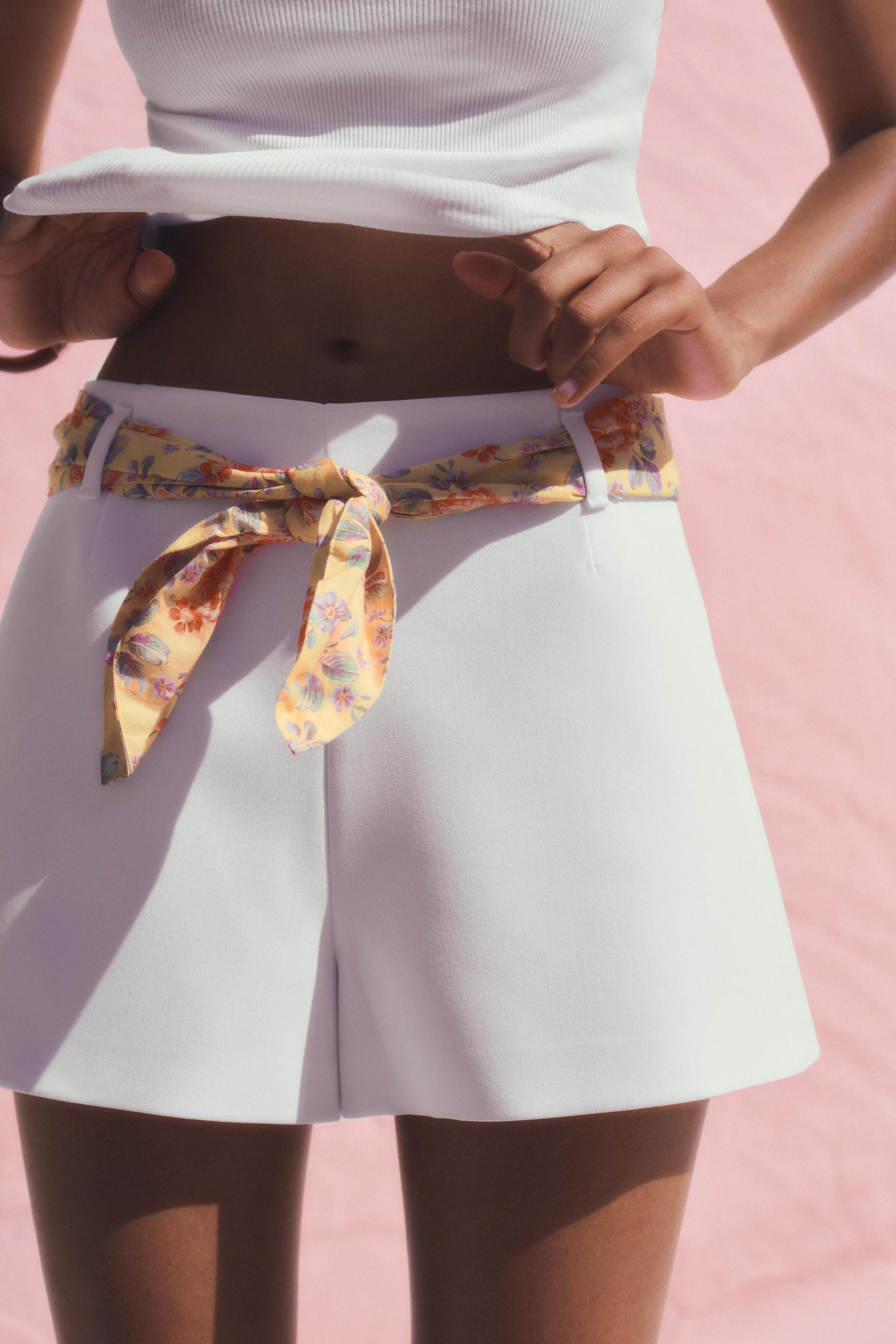 HIGH-WAISTED SCARF SHORTS Product Image