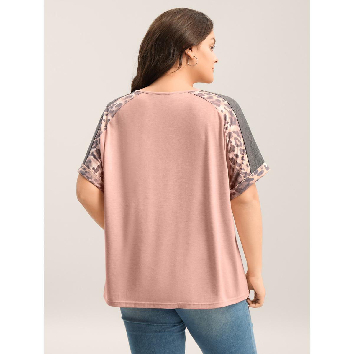 Plus Size Leopard Print Color Contrast T-Shirt Multicolor Women Leisure Contrast V-neck Casual T-shirts BloomChic 28/5X Product Image