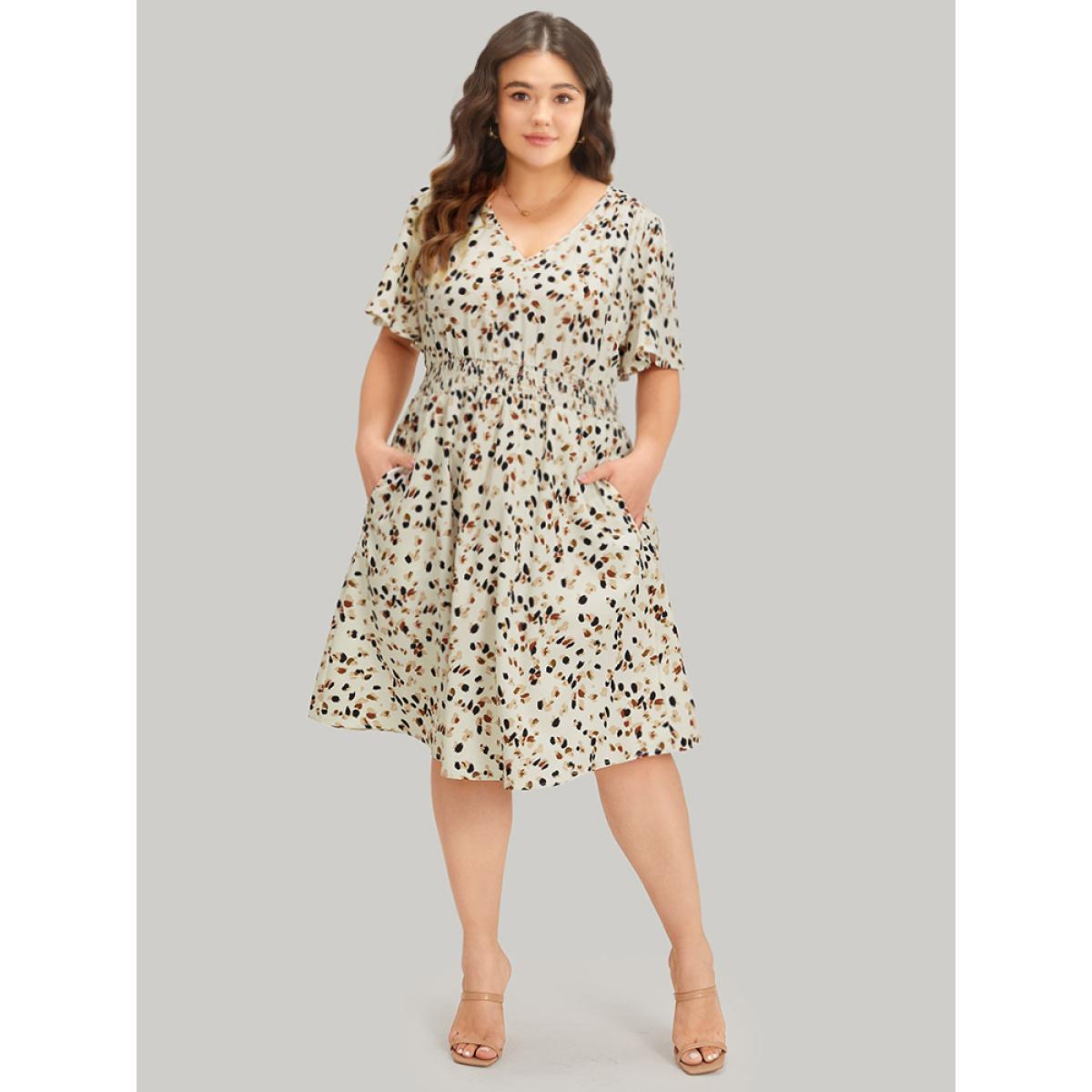 Plus Size Allover Print Shirred Pocket V Neck Dress Apricot Women Office Printed V-neck Short sleeve Curvy Knee Dress BloomChic 14-16/1X Product Image
