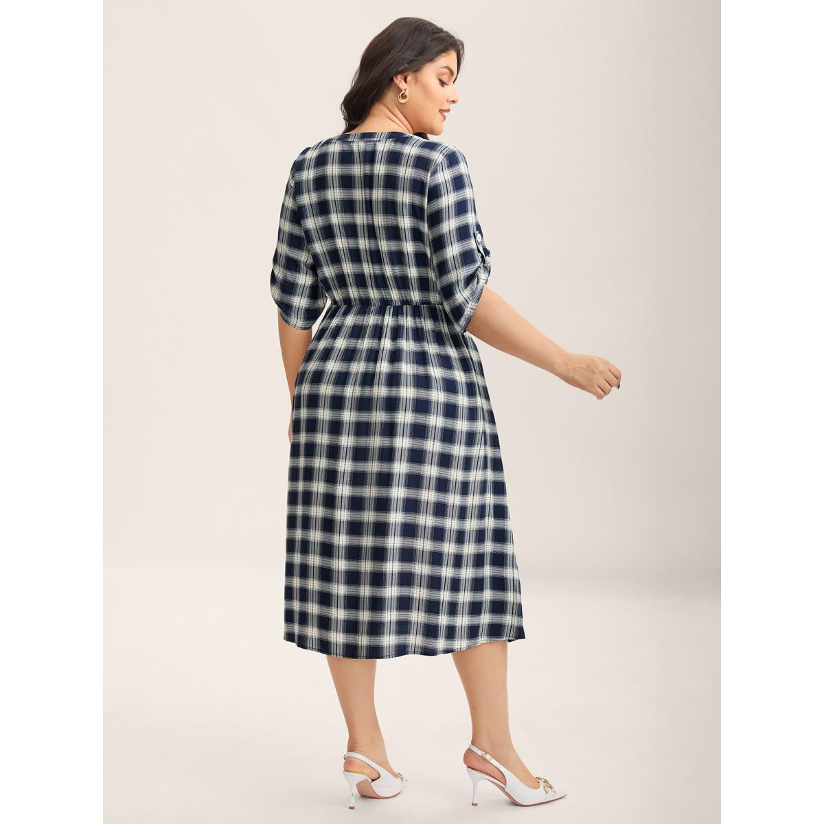 Plus Size Plaid Pattern Tab Sleeve Pockets Midi Dress DarkBlue Women Flat collar Short sleeve Curvy BloomChic 28/5X Product Image