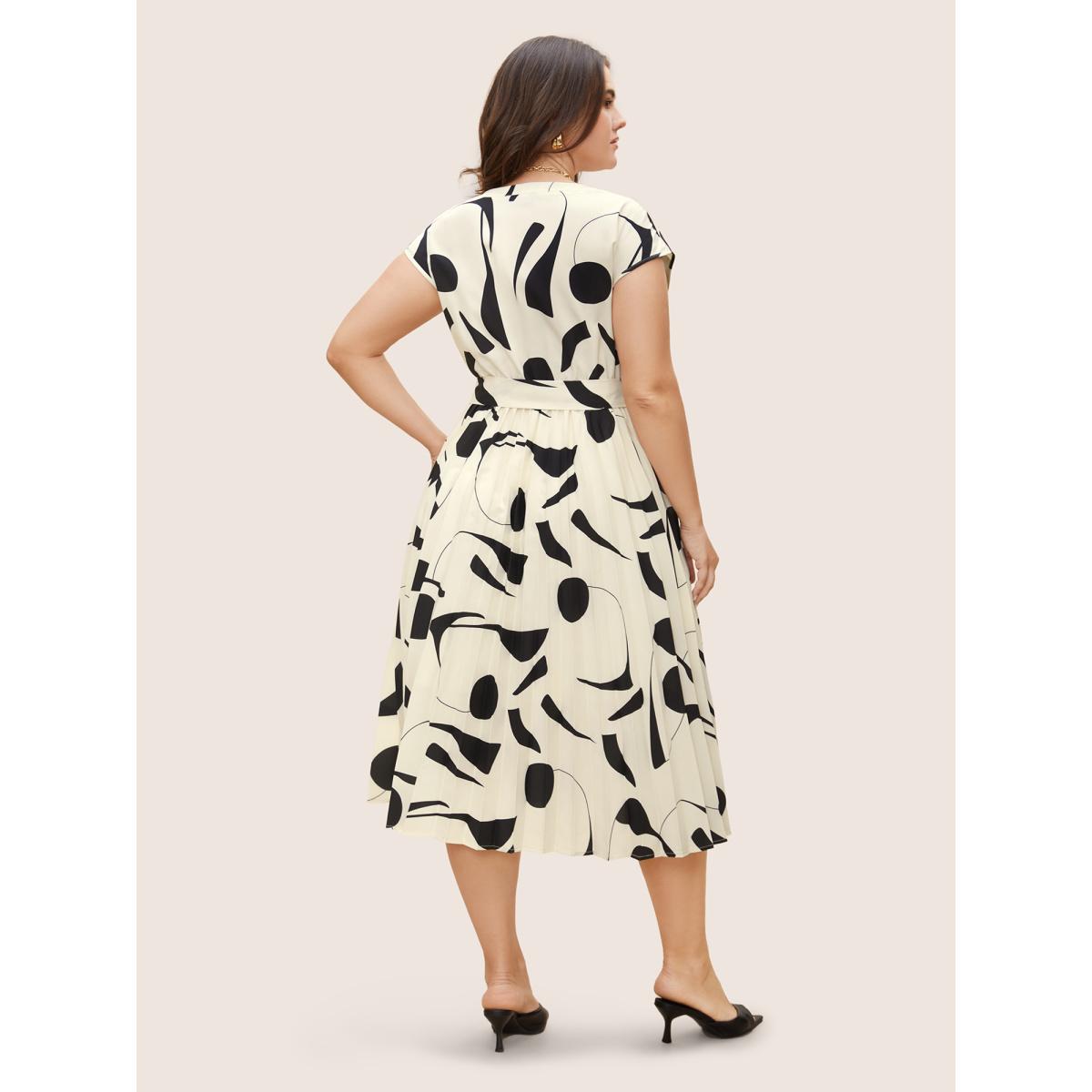 Plus Size Silhouette Floral Print Cap Sleeve Midi Dress Ivory Women At the Office Belted Flat collar with V-notch Cap Sleeve Curvy BloomChic 28/5X Product Image
