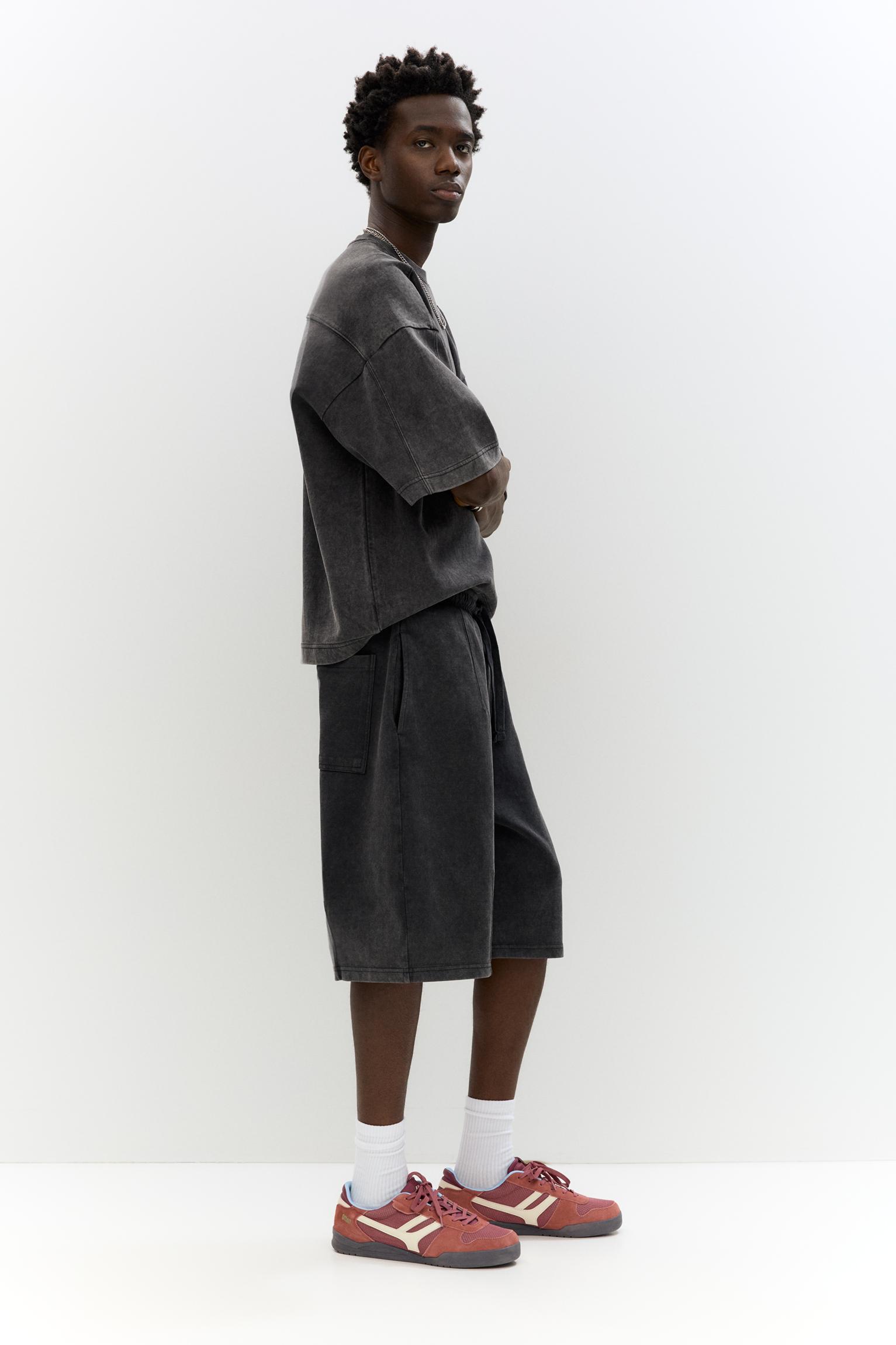 Super baggy Bermuda short sweatpants Product Image