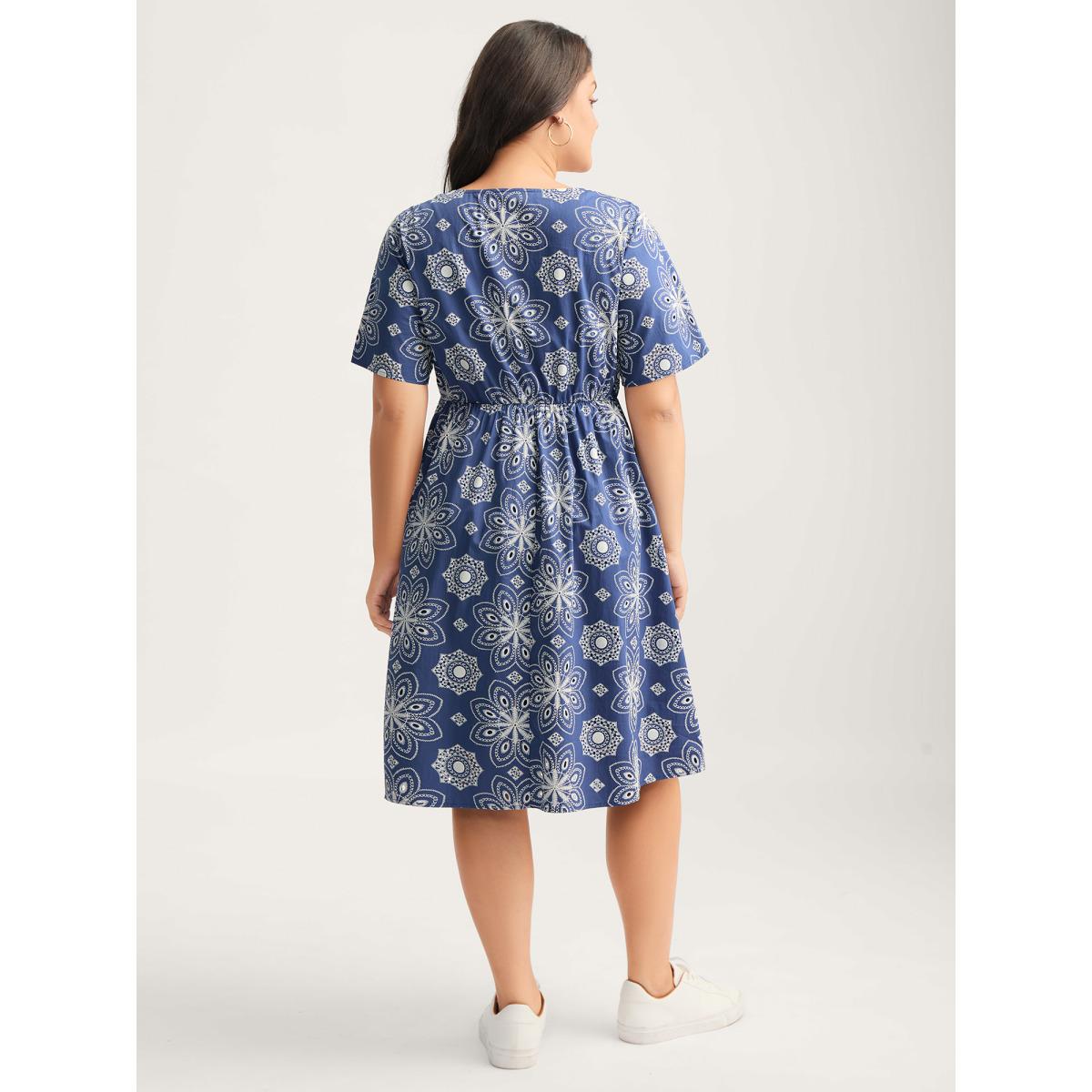 Plus Size Cotton Large Floral Print Textured Pockets Midi Dress Mediumblue Women V-neck Short sleeve Curvy BloomChic 26/4X Product Image