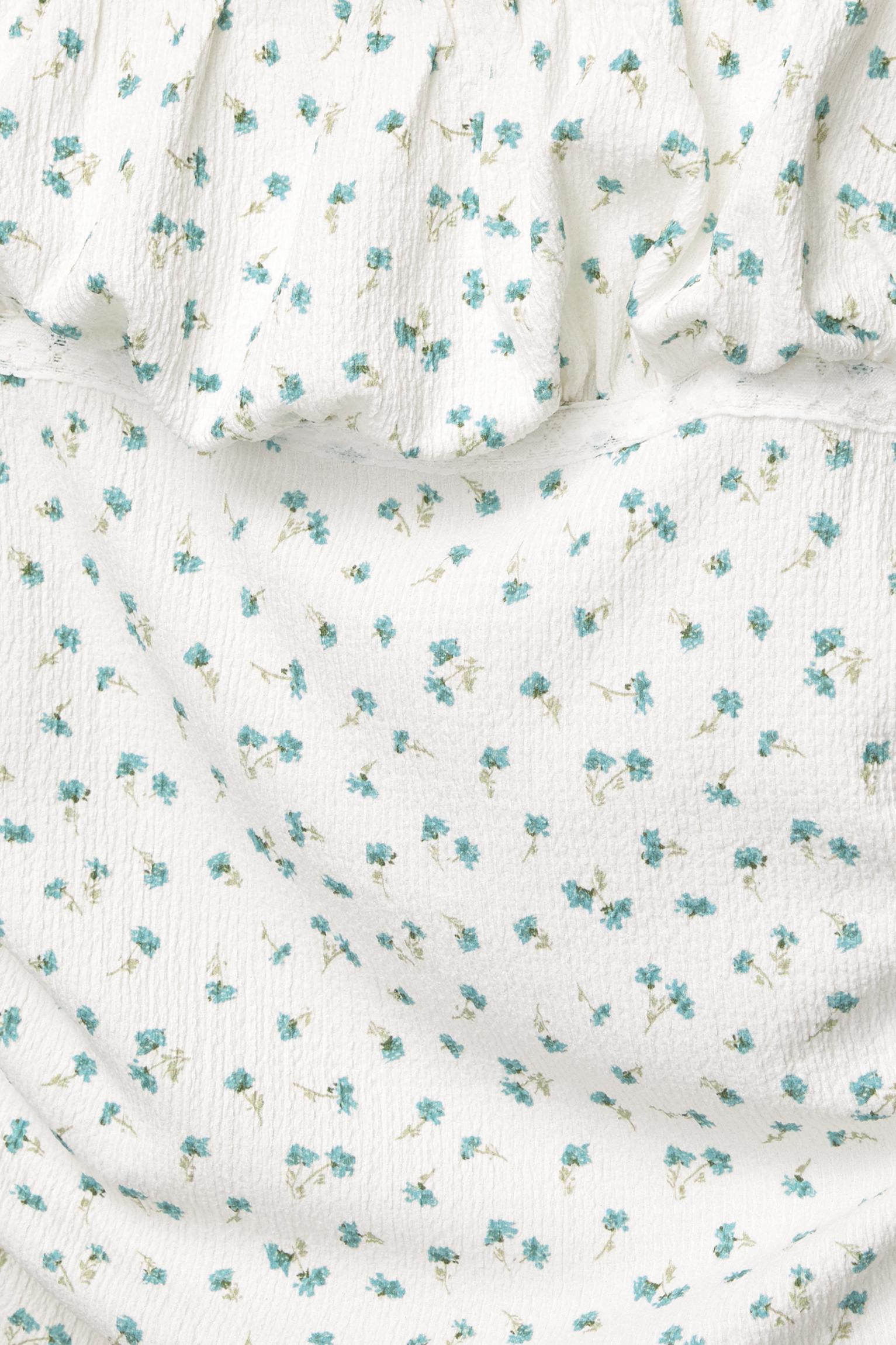 Floral crepe top Product Image