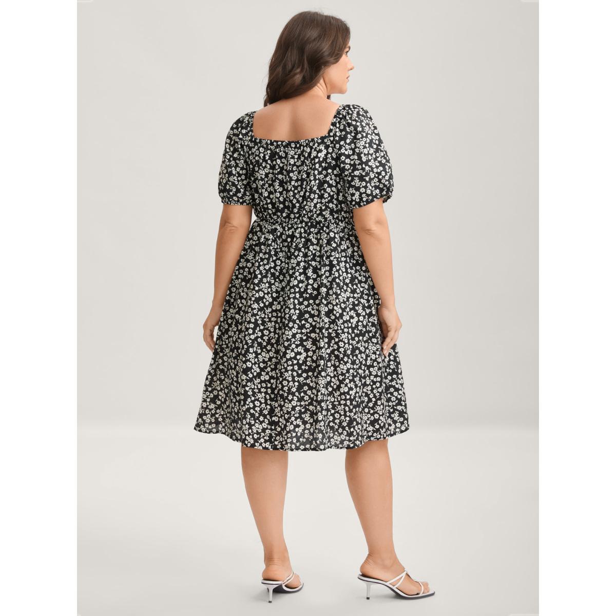 Plus Size Ditsy Floral Print Lace Detail Midi Dress Black Women V-neck Short sleeve Curvy BloomChic 28/5X Product Image