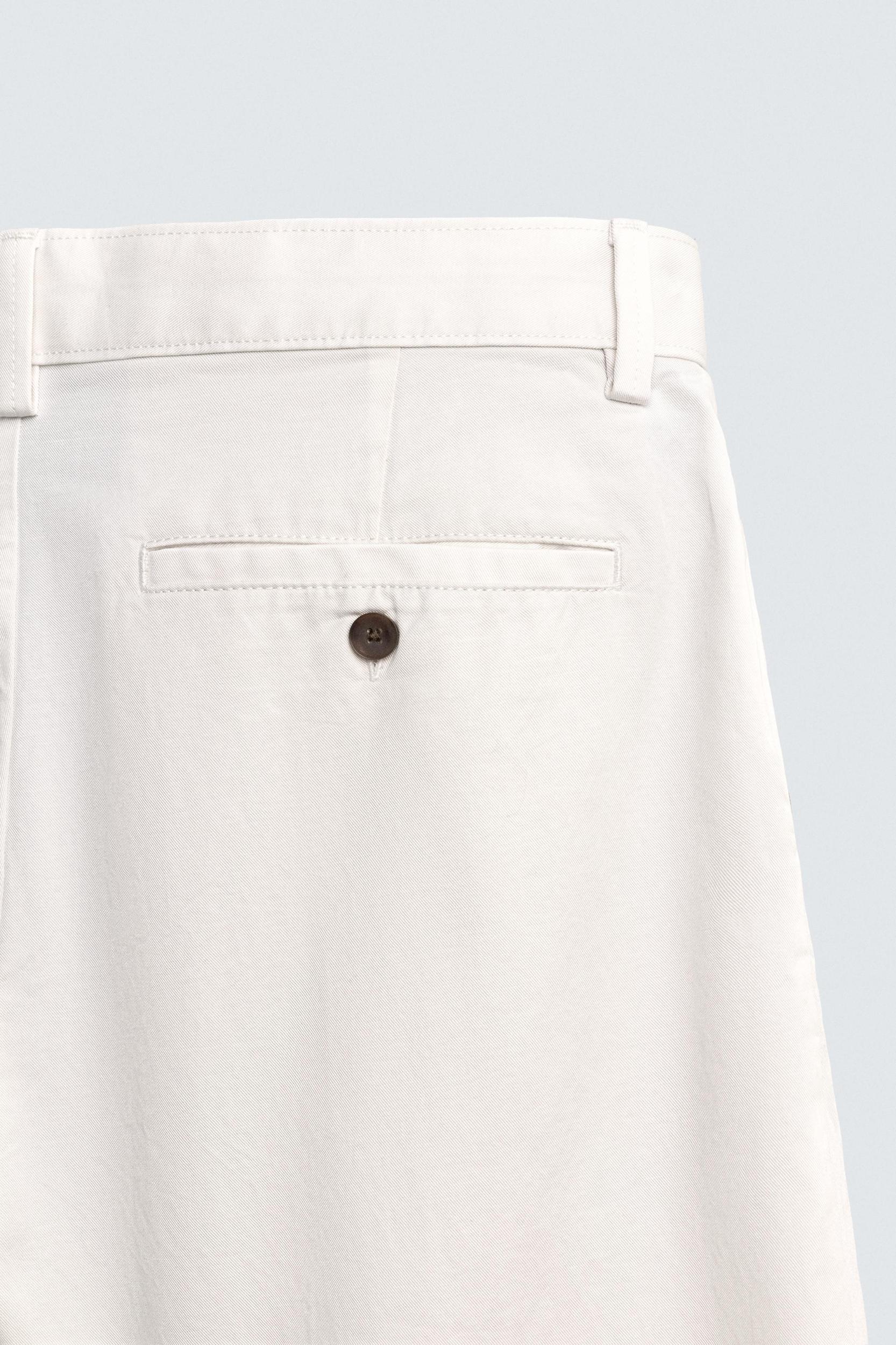 REGULAR FIT PLEATED SHORTS Product Image