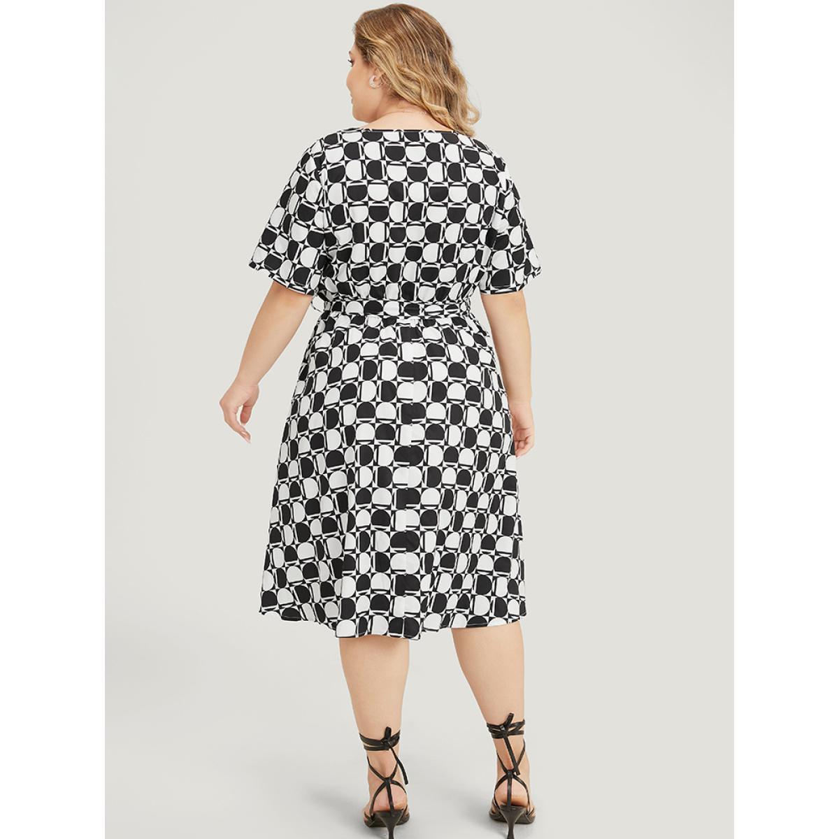 Plus Size Geometric Print Pocket Belted V Neck Dress Multicolor Women Elegant Contrast V-neck Short sleeve Curvy Knee Dress BloomChic 14-16/1X Product Image