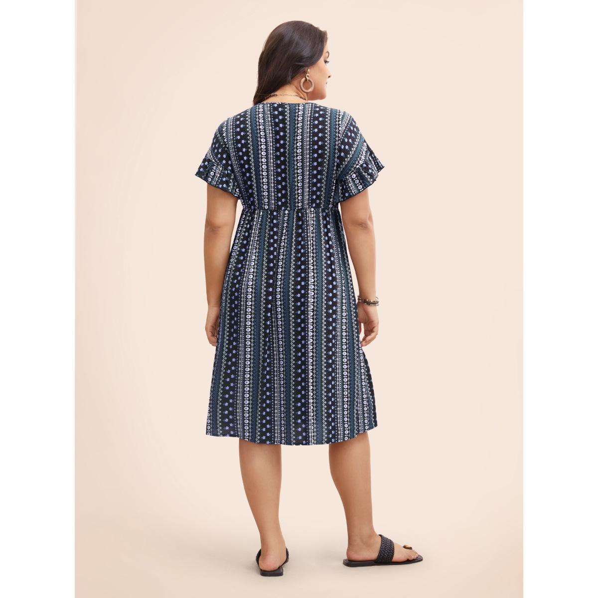 Plus Size Bandana Print Pocket V Neck Ruffle Sleeve Dress DarkBlue Women Vacation Printed V-neck Short sleeve Curvy Midi Dress BloomChic 22-24/3X Product Image