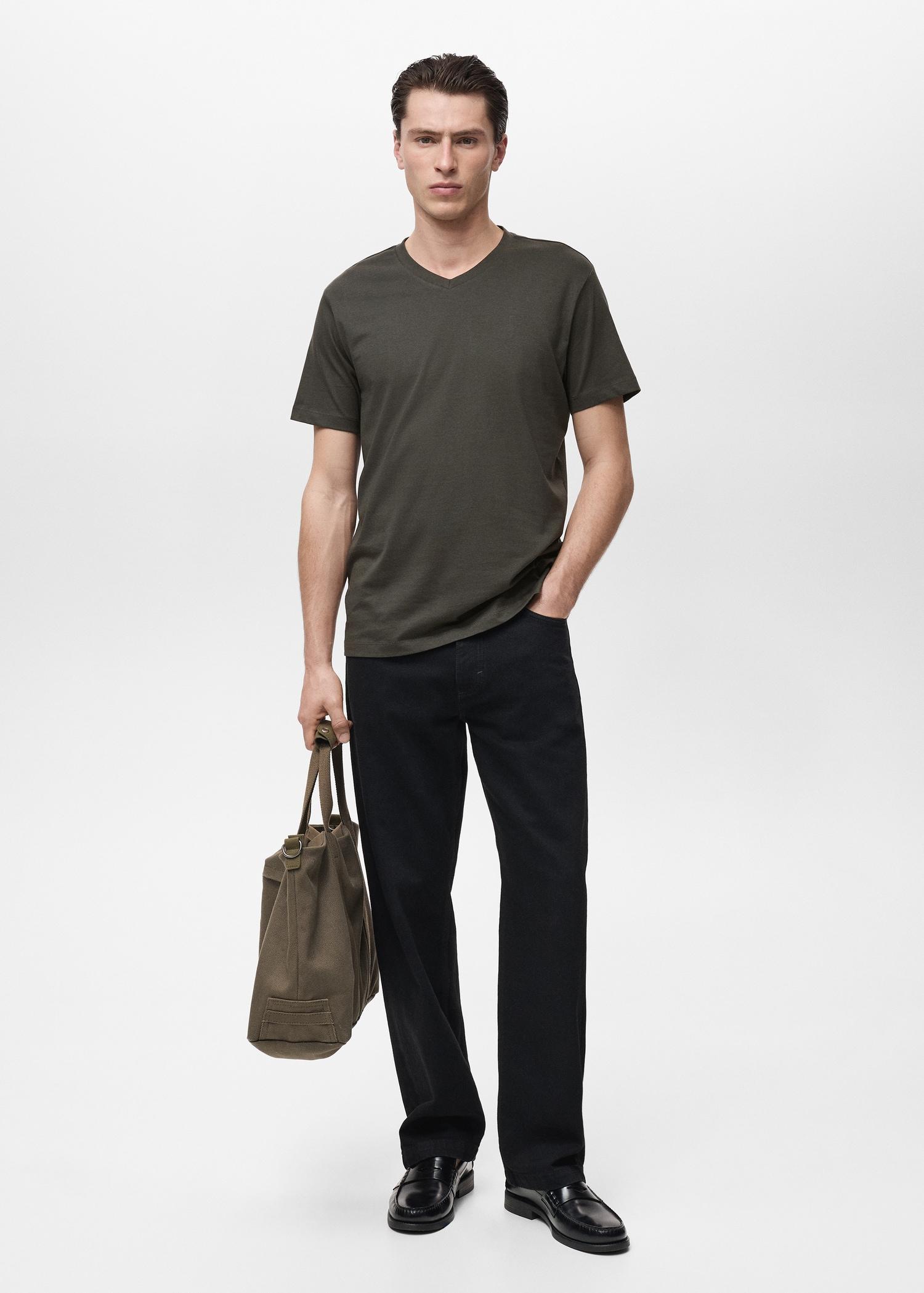 V-neck T-shirt - Men | MANGO USA Product Image