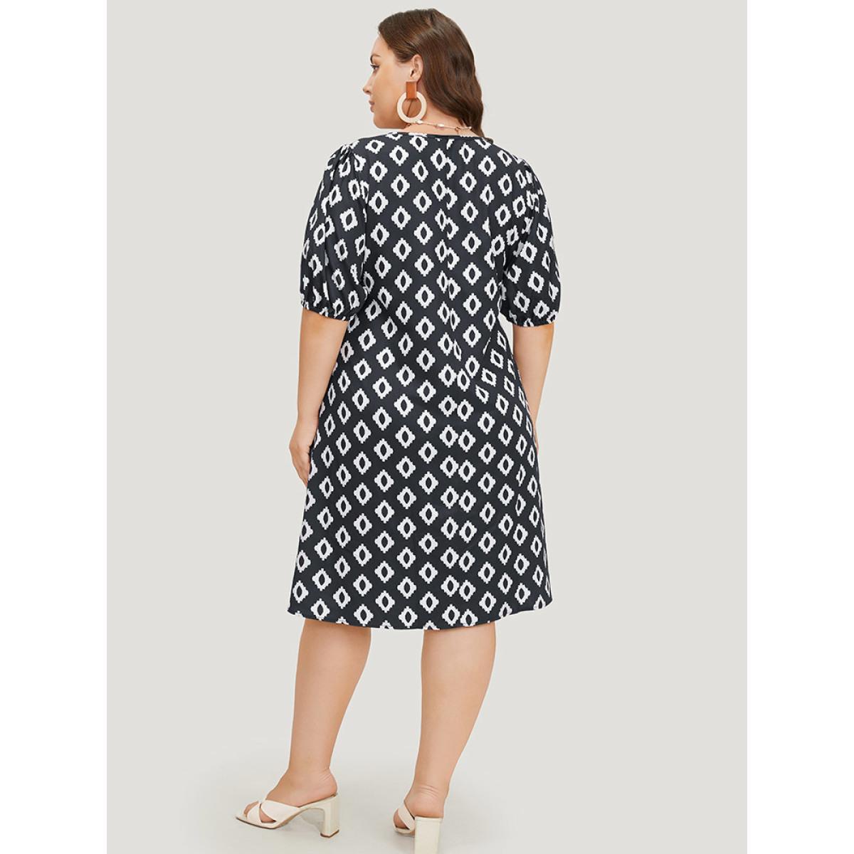 Plus Size Geometric Print Gathered Pocket Puff Sleeve Dress Black Women Vacation Gathered V-neck Short sleeve Curvy Knee Dress BloomChic 12/L Product Image