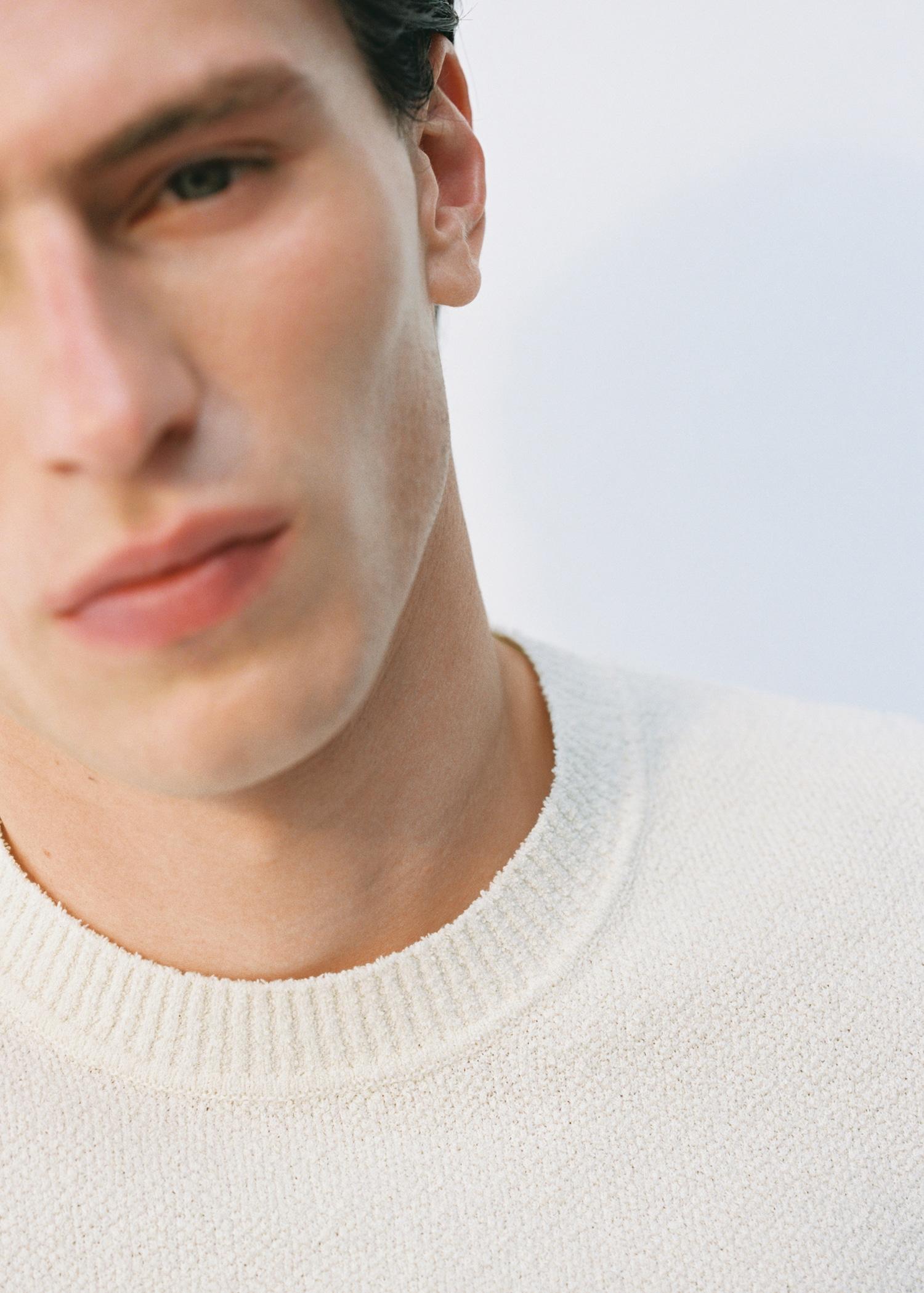 Cotton fine-knit t-shirt - Men | MANGO USA Product Image