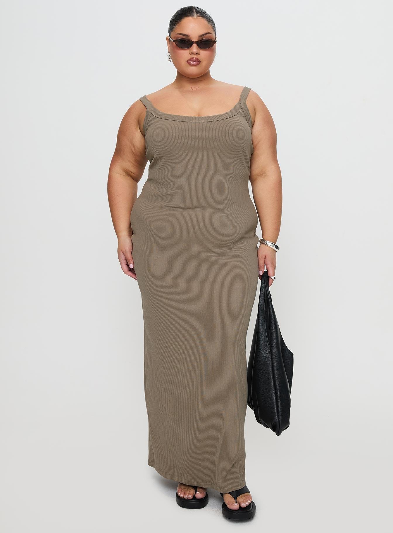 Montwood Maxi Dress Sage Curve Product Image