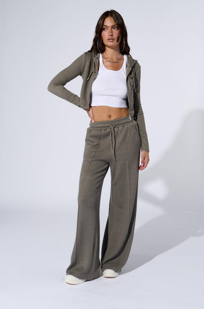 EYES ON ME WIDE LEG SWEAT PANT IN GREY Product Image