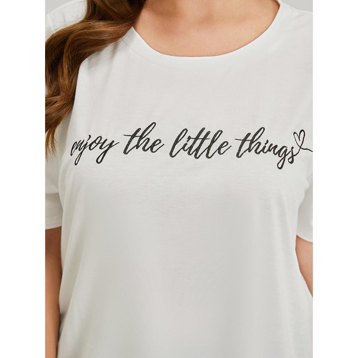 Plus Size Heart & Slogan Print Graphic T-shirt White Women Casual Positive slogan Dailywear T-shirts BloomChic 26/4X Product Image
