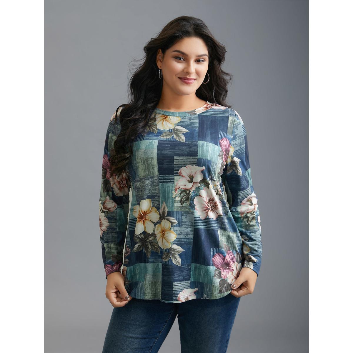 Plus Size Crew Neck Floral Curved Hem T-Shirt Multicolor Women Casual Non Natural Flowers Round Neck Everyday T-shirts BloomChic 12/L Product Image