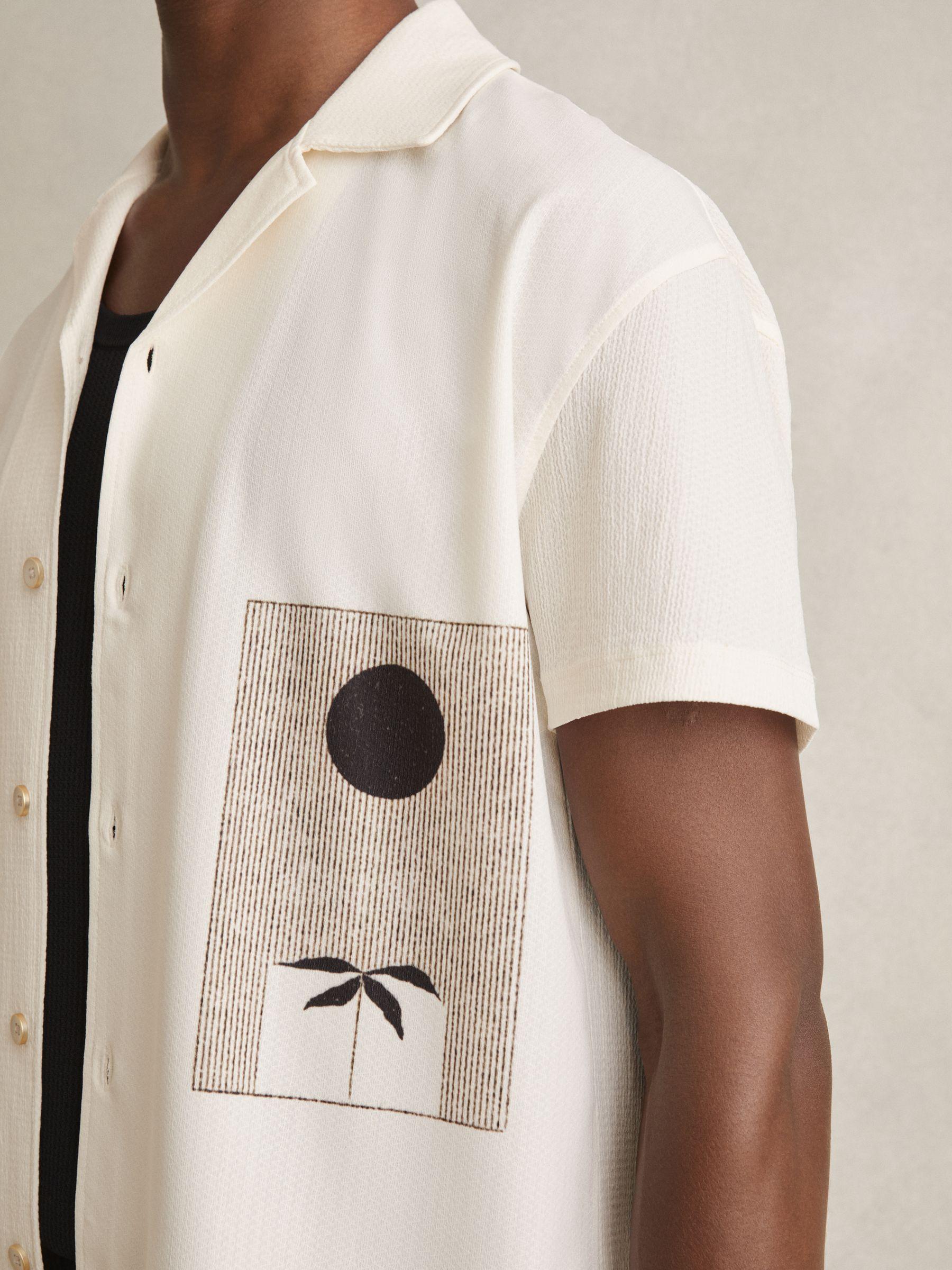 Graphic Print Cuban-Collar Shirt in White Product Image