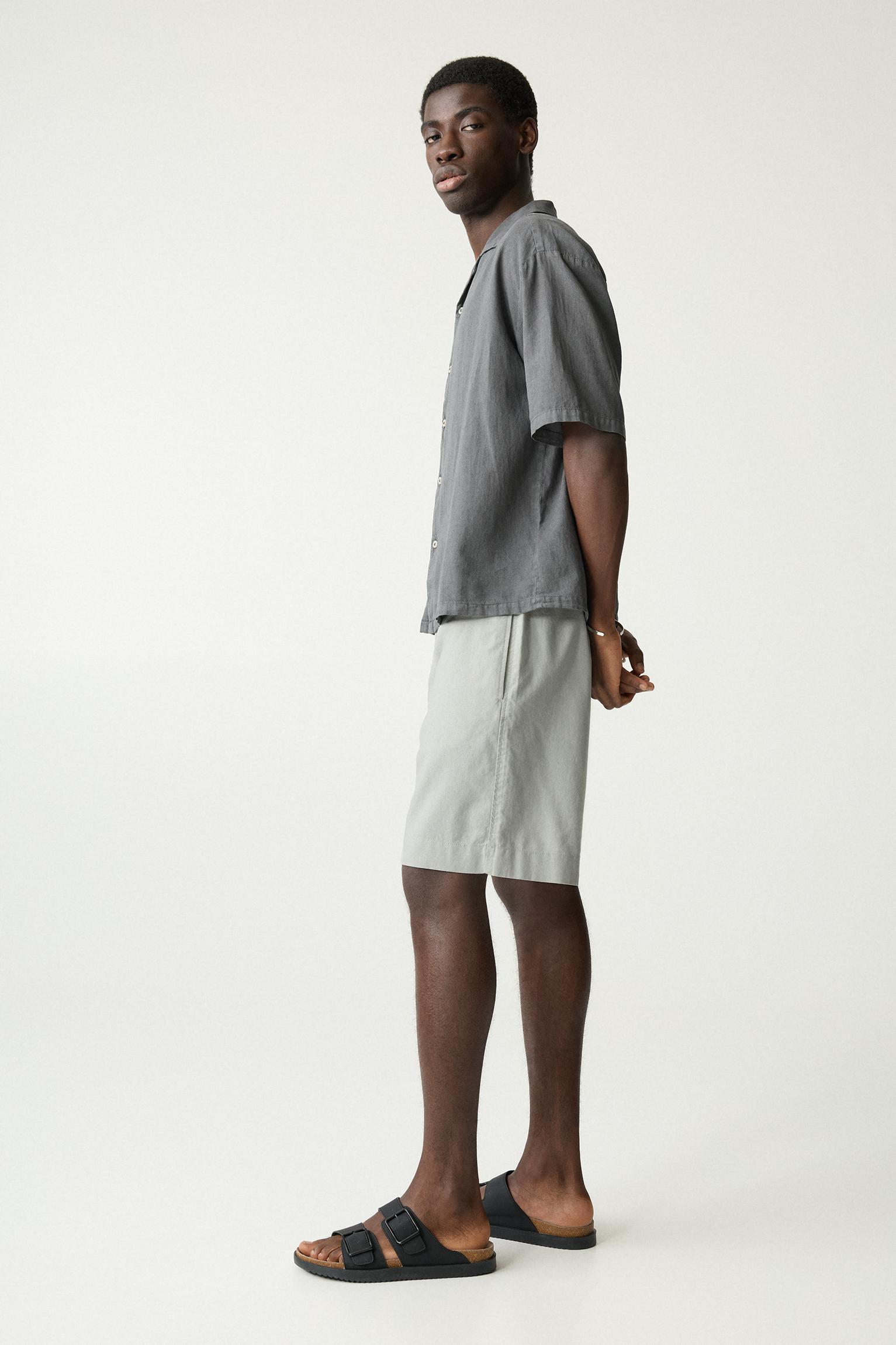Linen blend jogger Bermuda shorts Product Image