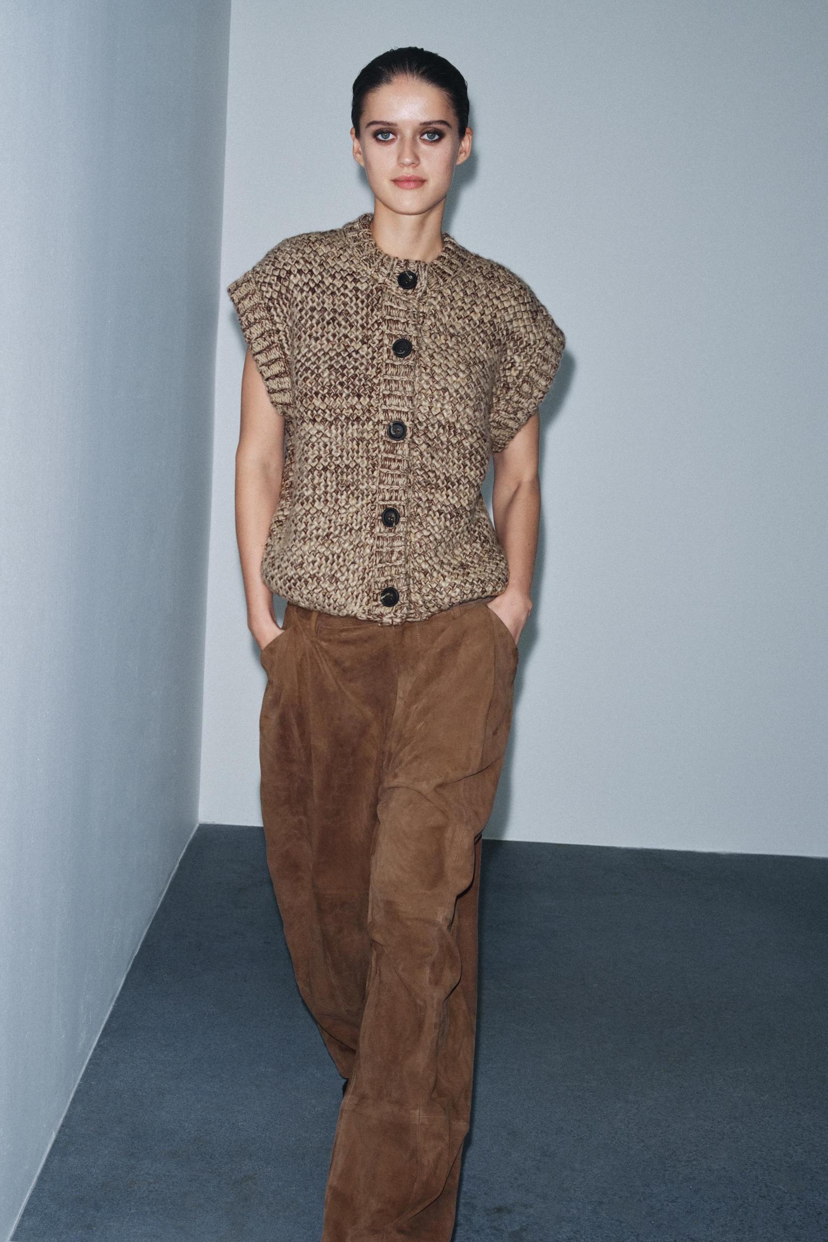 CHUNKY KNIT VEST Product Image