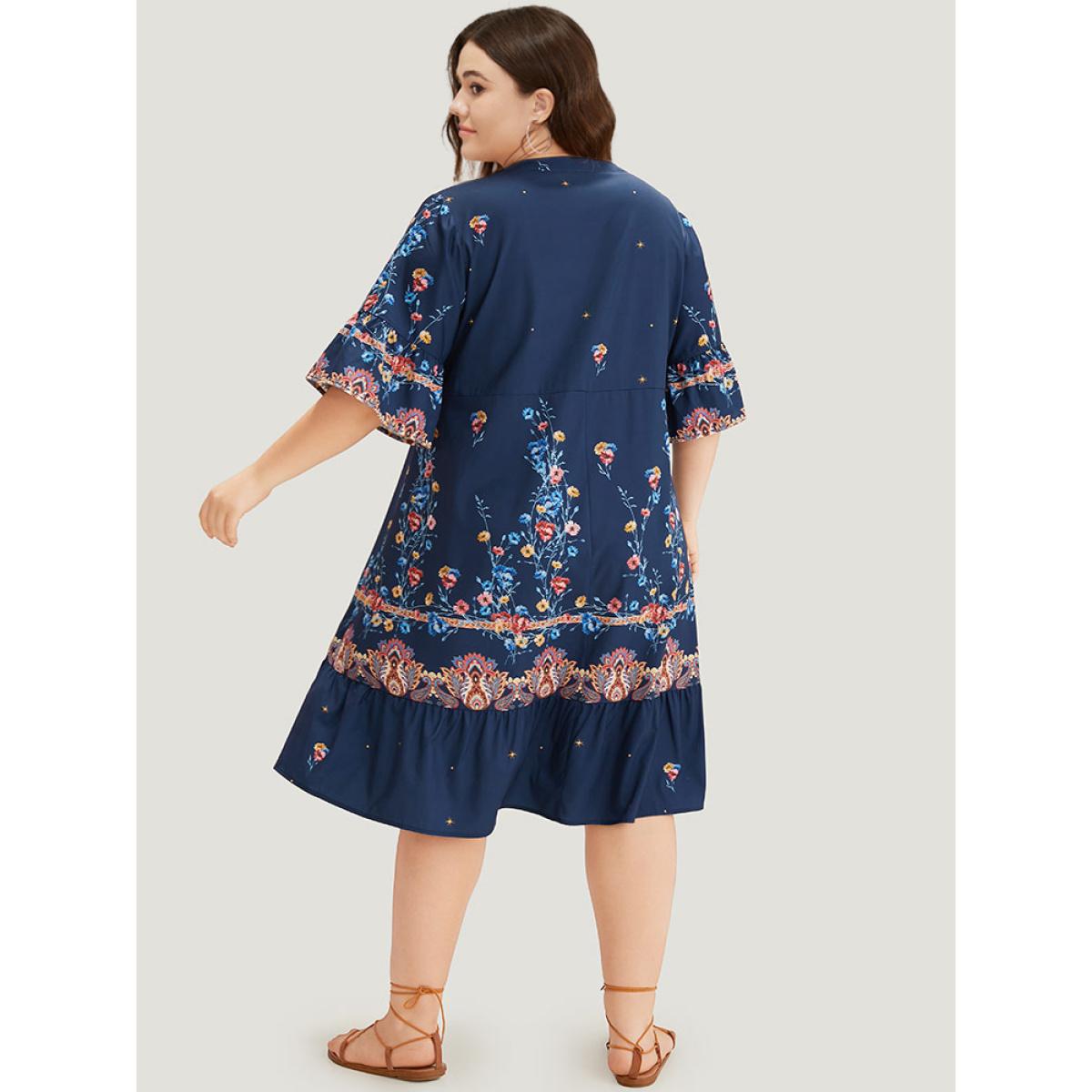Plus Size Star & Bandana Print Notched Ruffle Dress DarkBlue Women Vacation Gathered Notched collar Half Sleeve Curvy Midi Dress BloomChic 22-24/3X Product Image