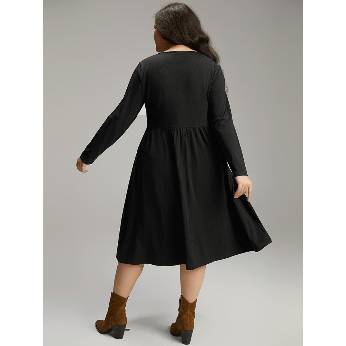 Plus Size Cotton Solid Button Detail Pocket Pleated Dress Black Women Casual Plain V-neck Long Sleeve Curvy Midi Dress BloomChic 22-24/3X Product Image