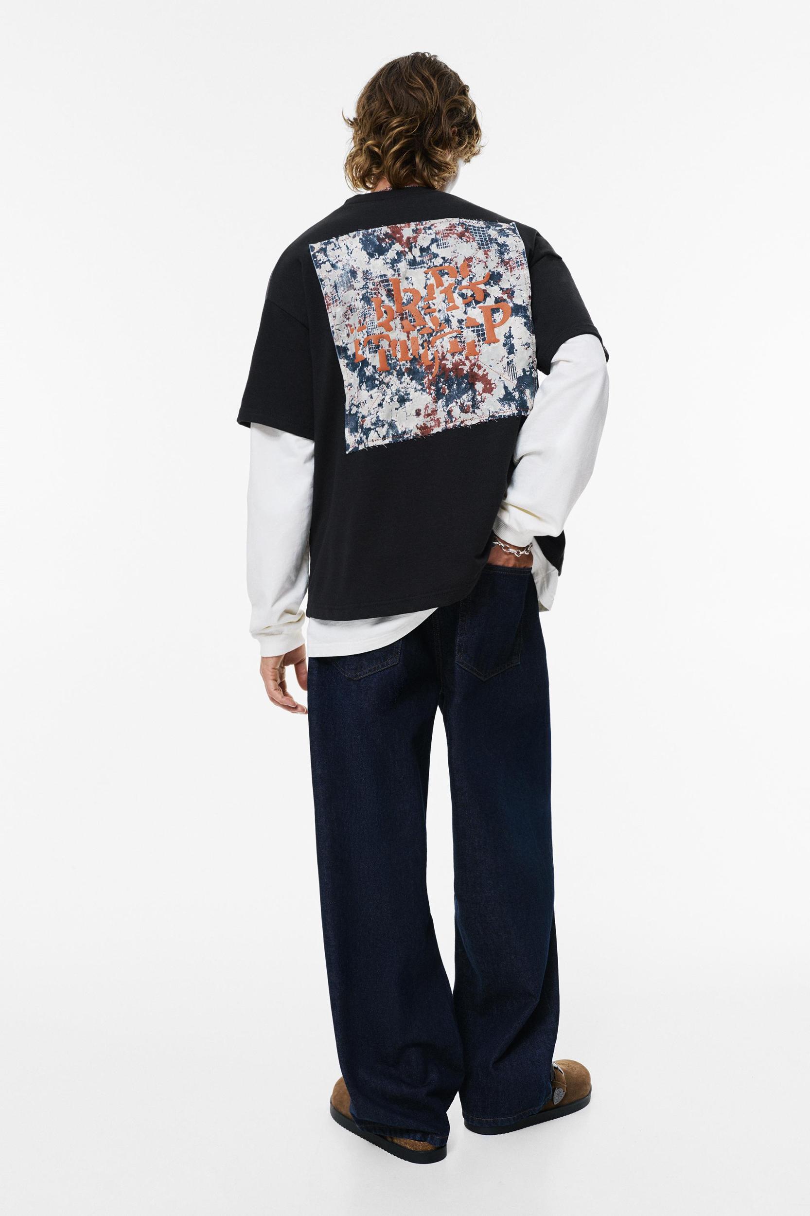 Short sleeve sweatshirt with patch Product Image