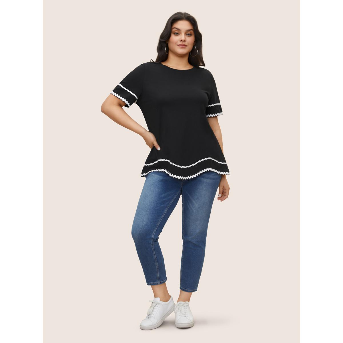 Plus Size Cotton Contrast Trim Round Neck T-shirt Black Women Casual Contrast Round Neck Everyday T-shirts BloomChic 22-24/3X Product Image