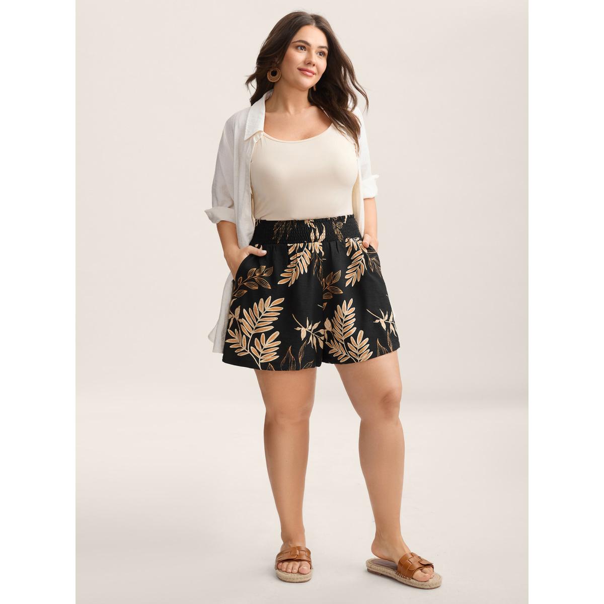 Plus Size Tropical Leaf Print Straight-Leg Shorts Women BlackFlower Resort Shirred Straight Leg Vacation Shorts BloomChic 18-20/2X Product Image