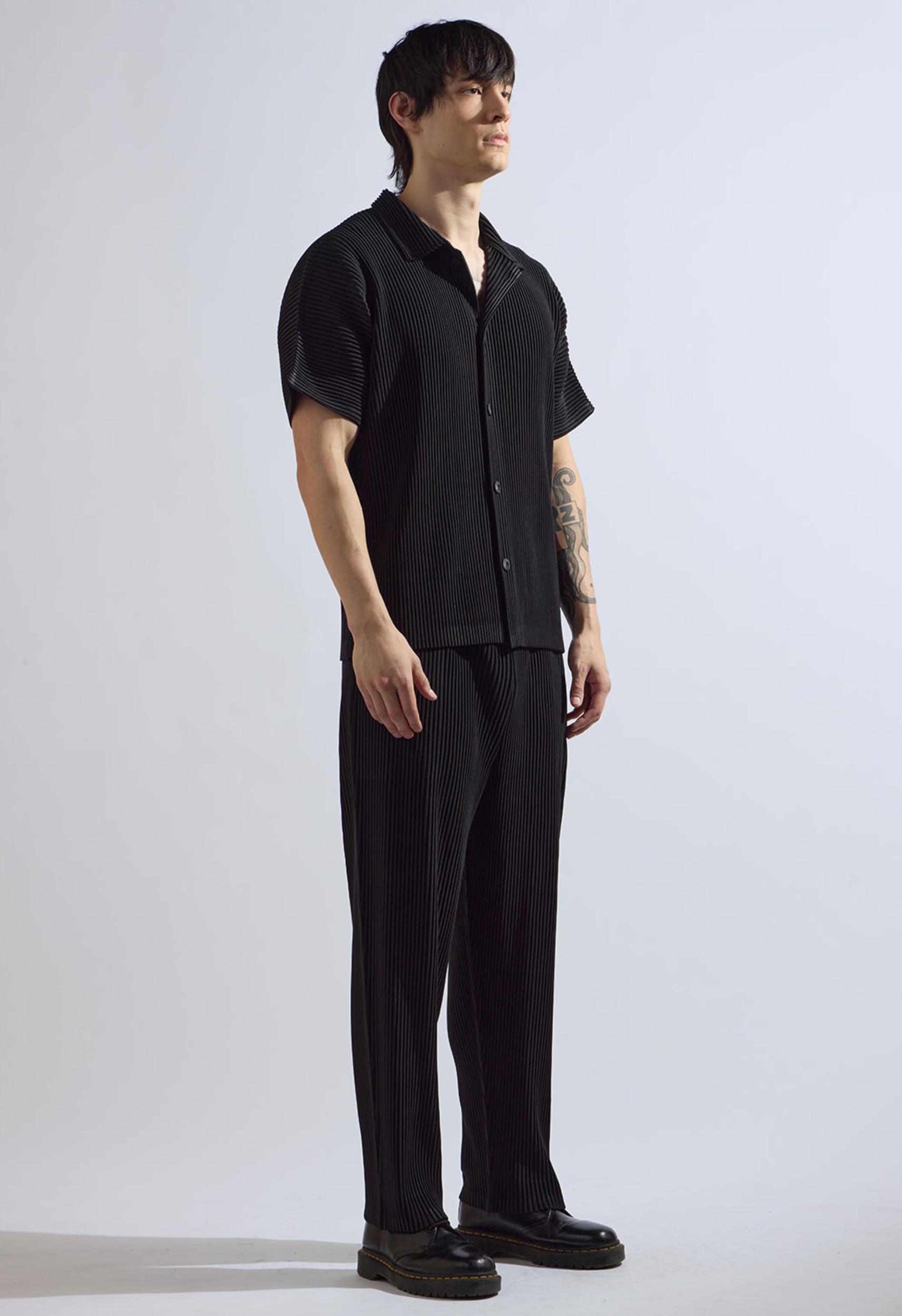 Pleated Trousers in Black Product Image