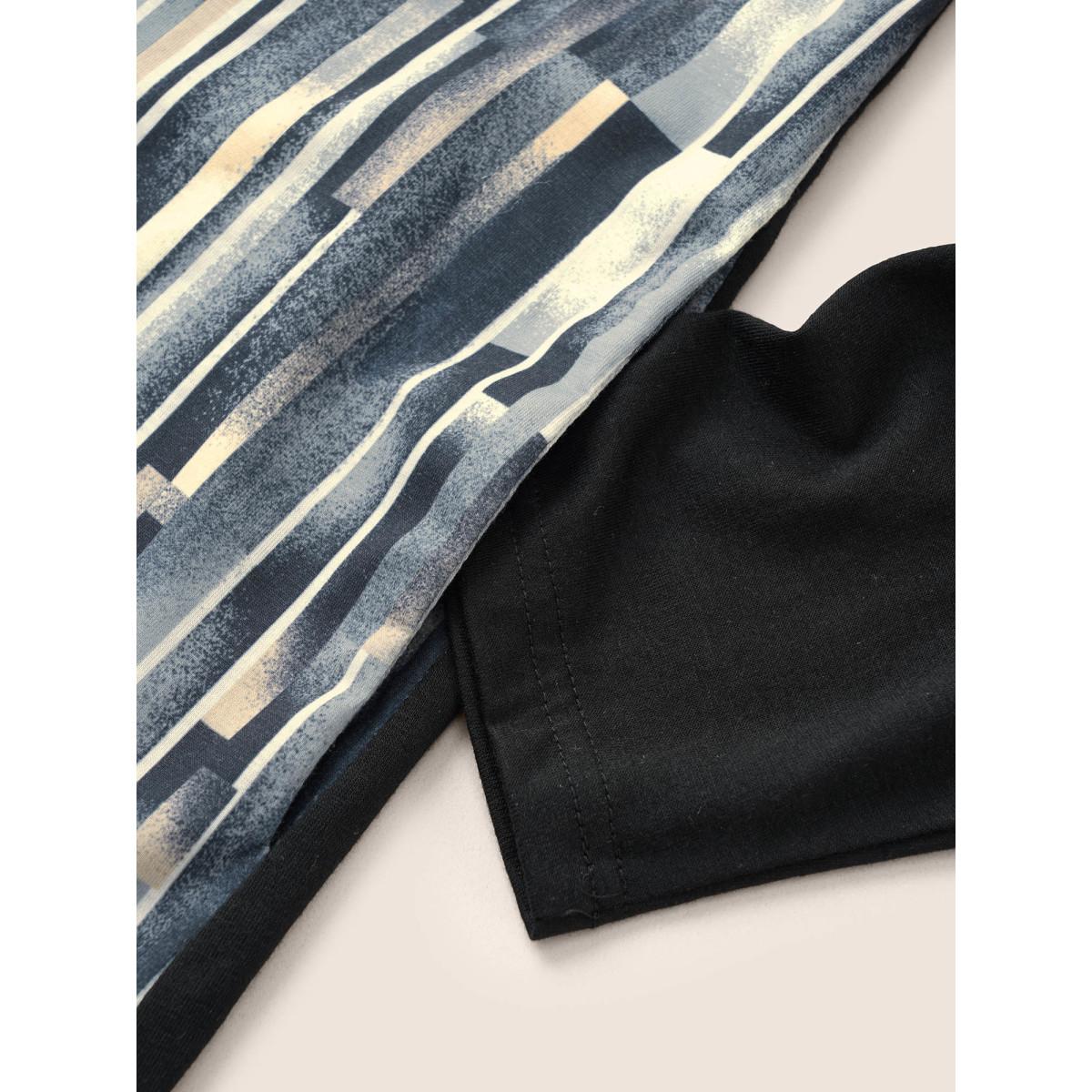 Plus Size Colorblock Contrast Pocket Arc Hem T-shirt Black Women Casual Non Colorblock Round Neck Everyday T-shirts BloomChic 26/4X Product Image