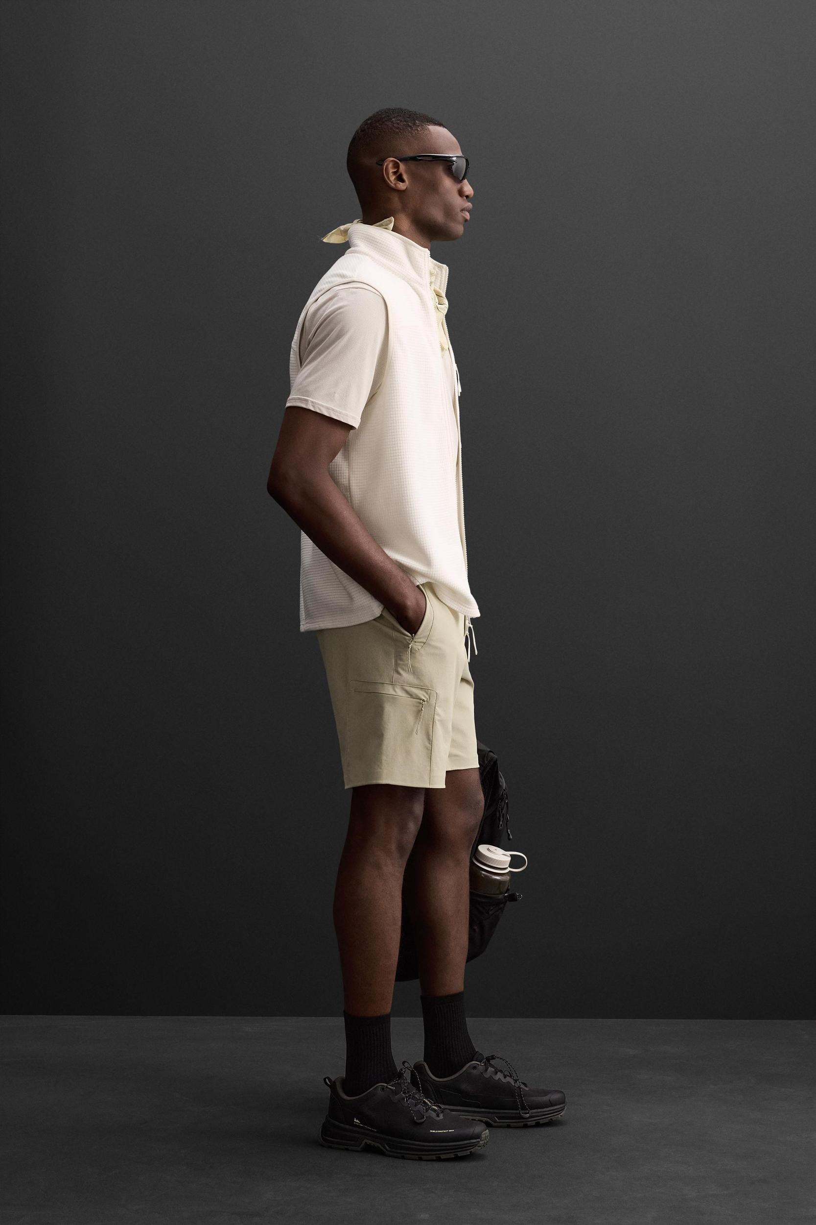 TECHNICAL CARGO SHORTS Product Image