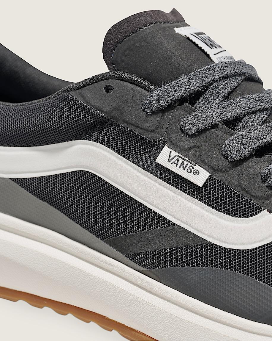 UltraRange 2.0 Shoe in Black / White| Vans US Product Image