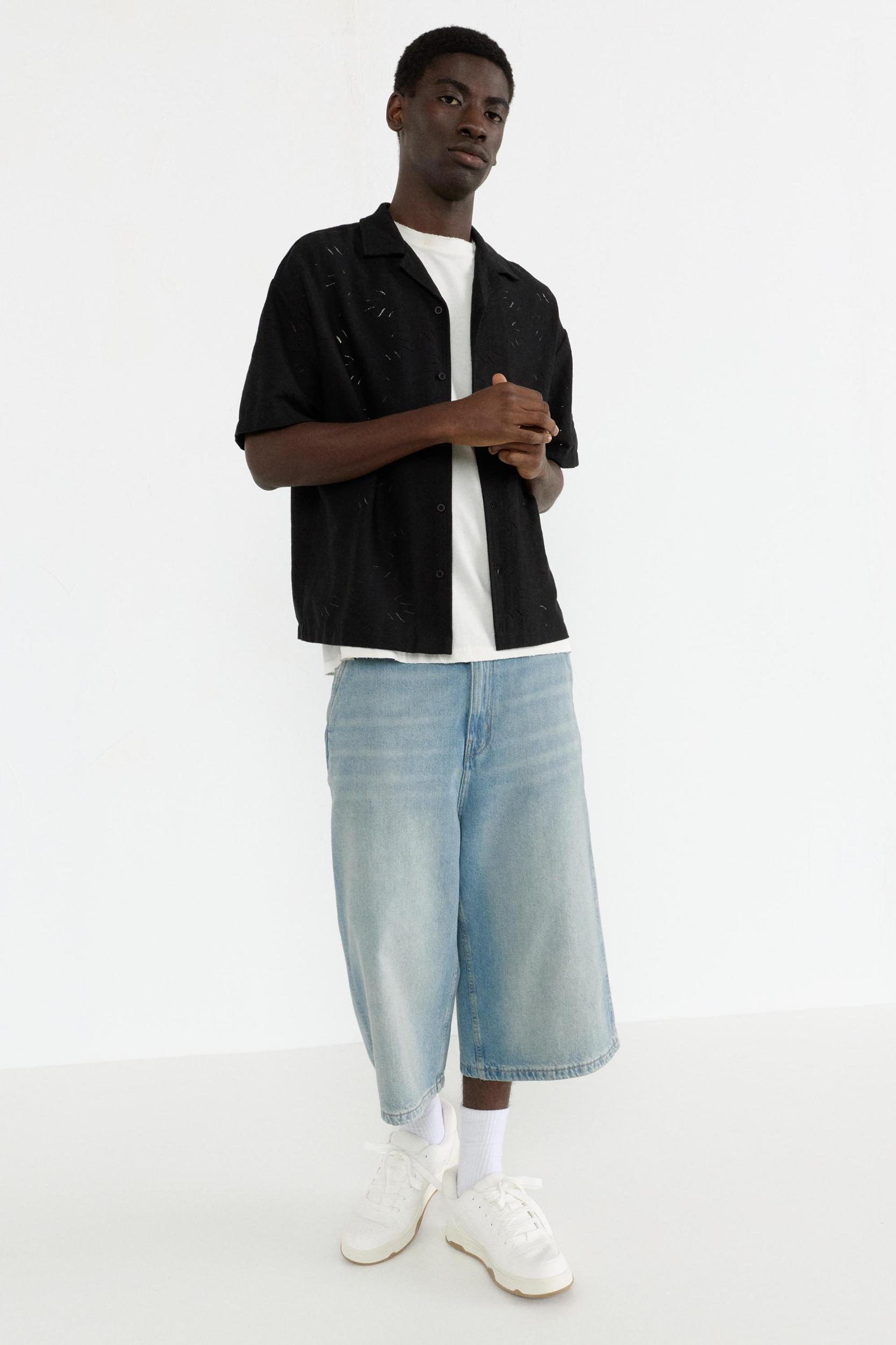 Black short sleeve shirt Product Image