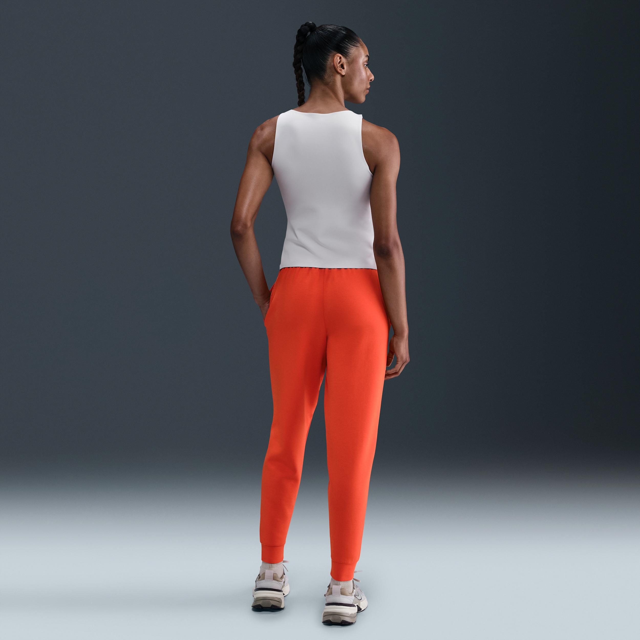 Nike Women's 24.7 ImpossiblySoft Dri-FIT Mid-Rise Jogger Pants Product Image