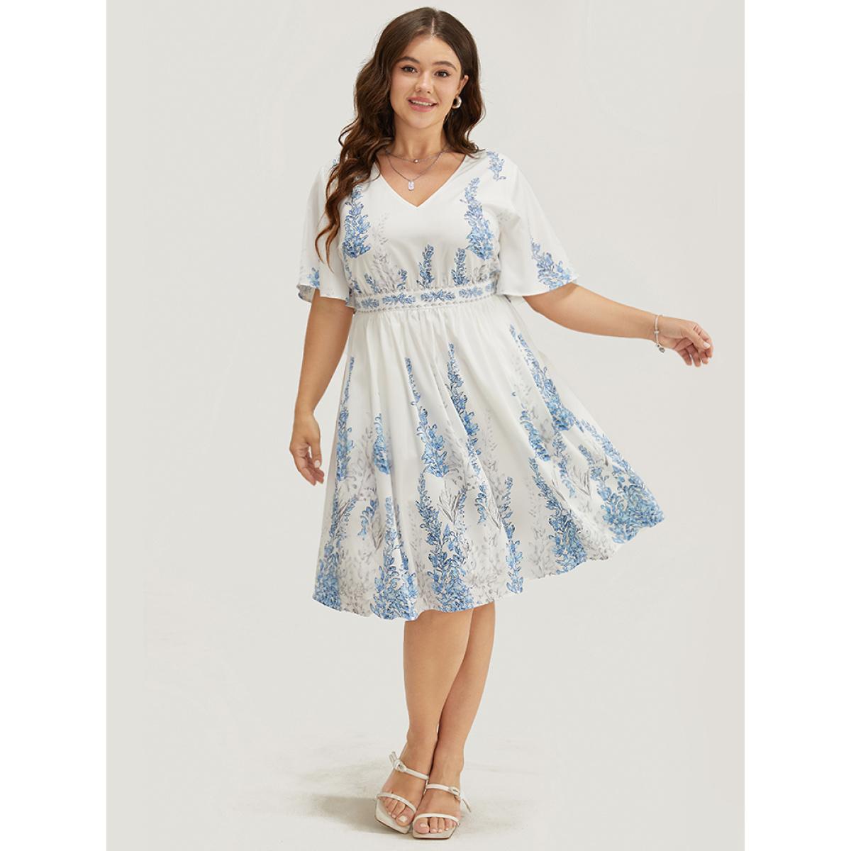 Plus Size Bandana Print Pocket Ruffle Knee Dress LightBlue Women Elegant Pocket V-neck Short sleeve Curvy Knee Dress BloomChic 26/4X Product Image