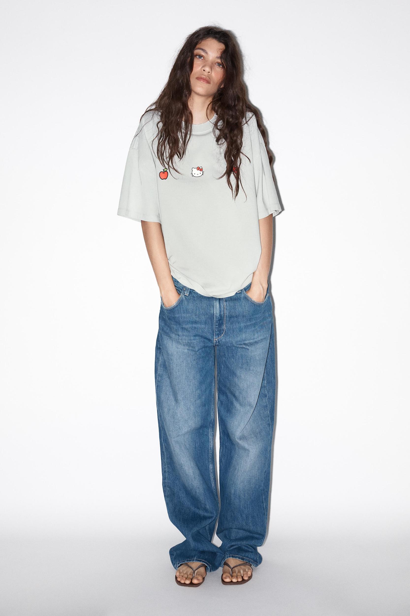 HELLO KITTY © 2025 SANRIO WASHED EFFECT T-SHIRT Product Image