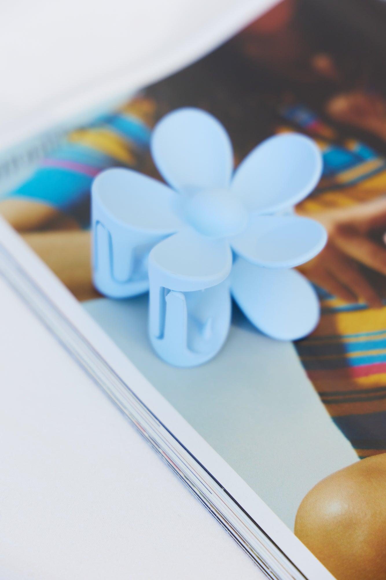 Blume Hair Claw Blue Product Image