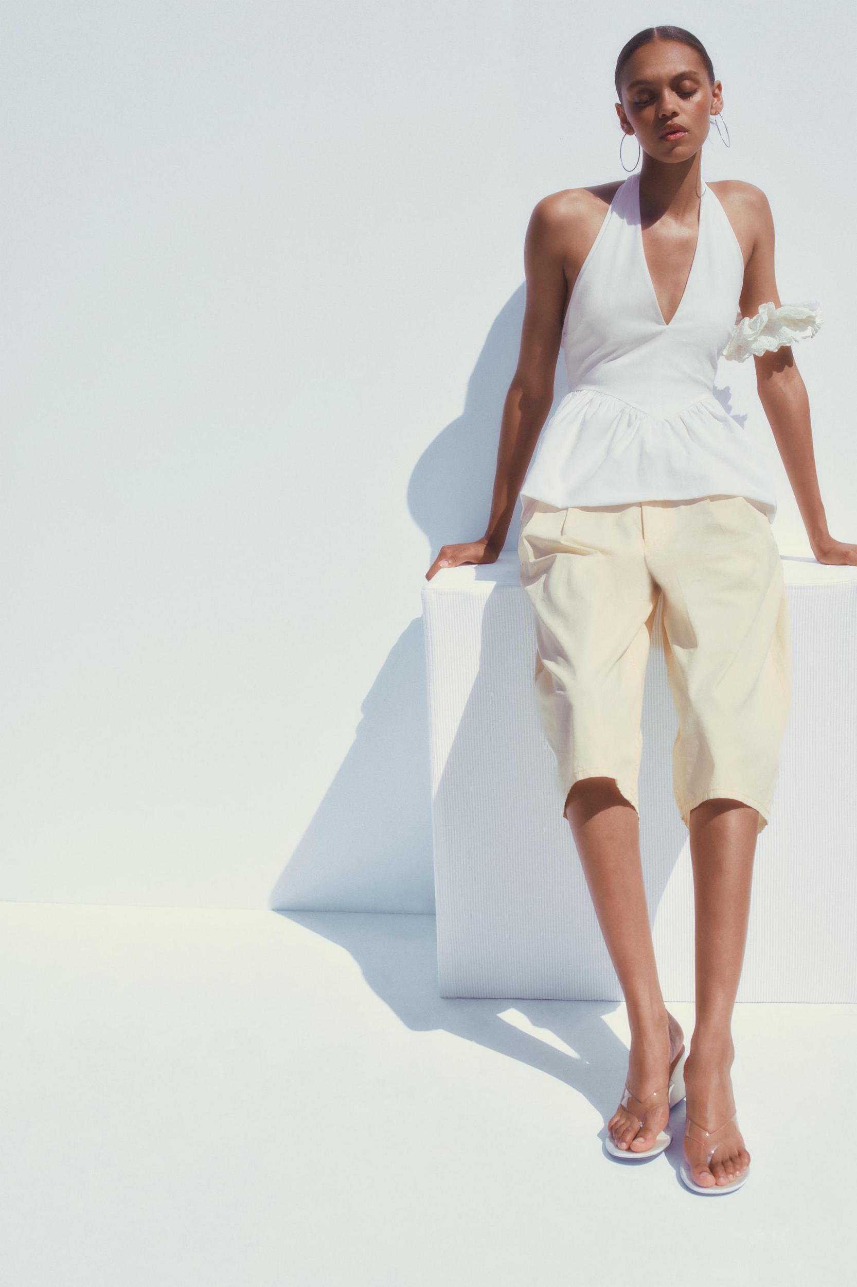 BALLOON HALTER TOP Product Image