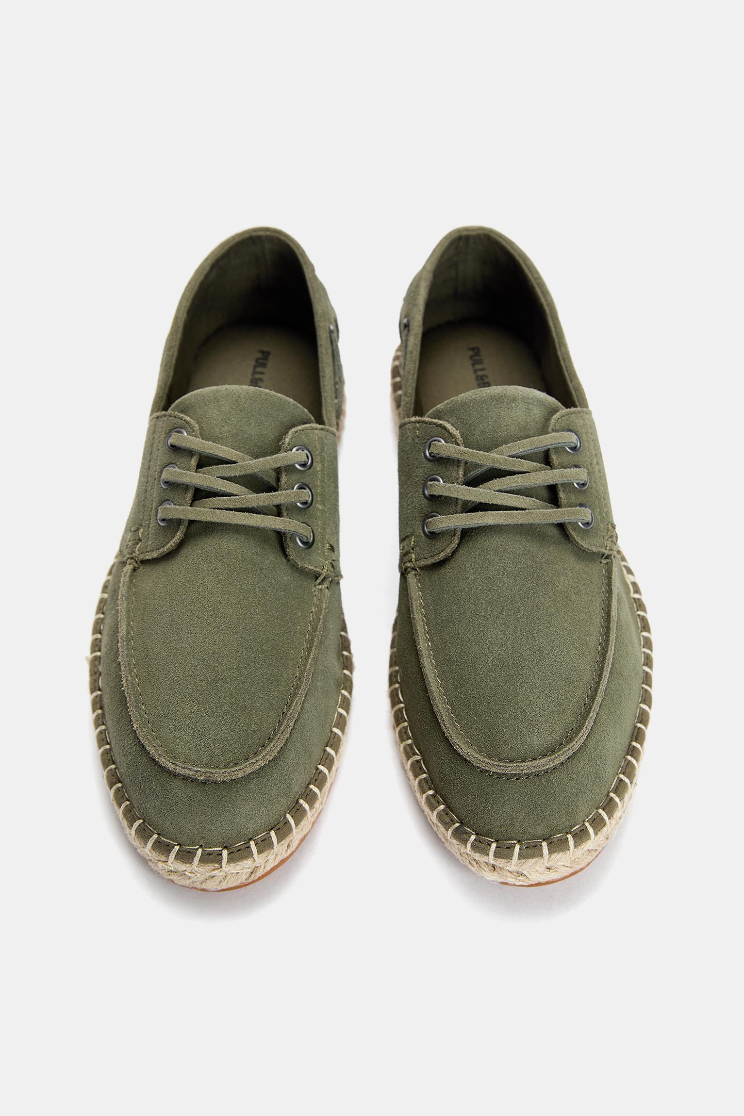 Leather deck shoes Product Image