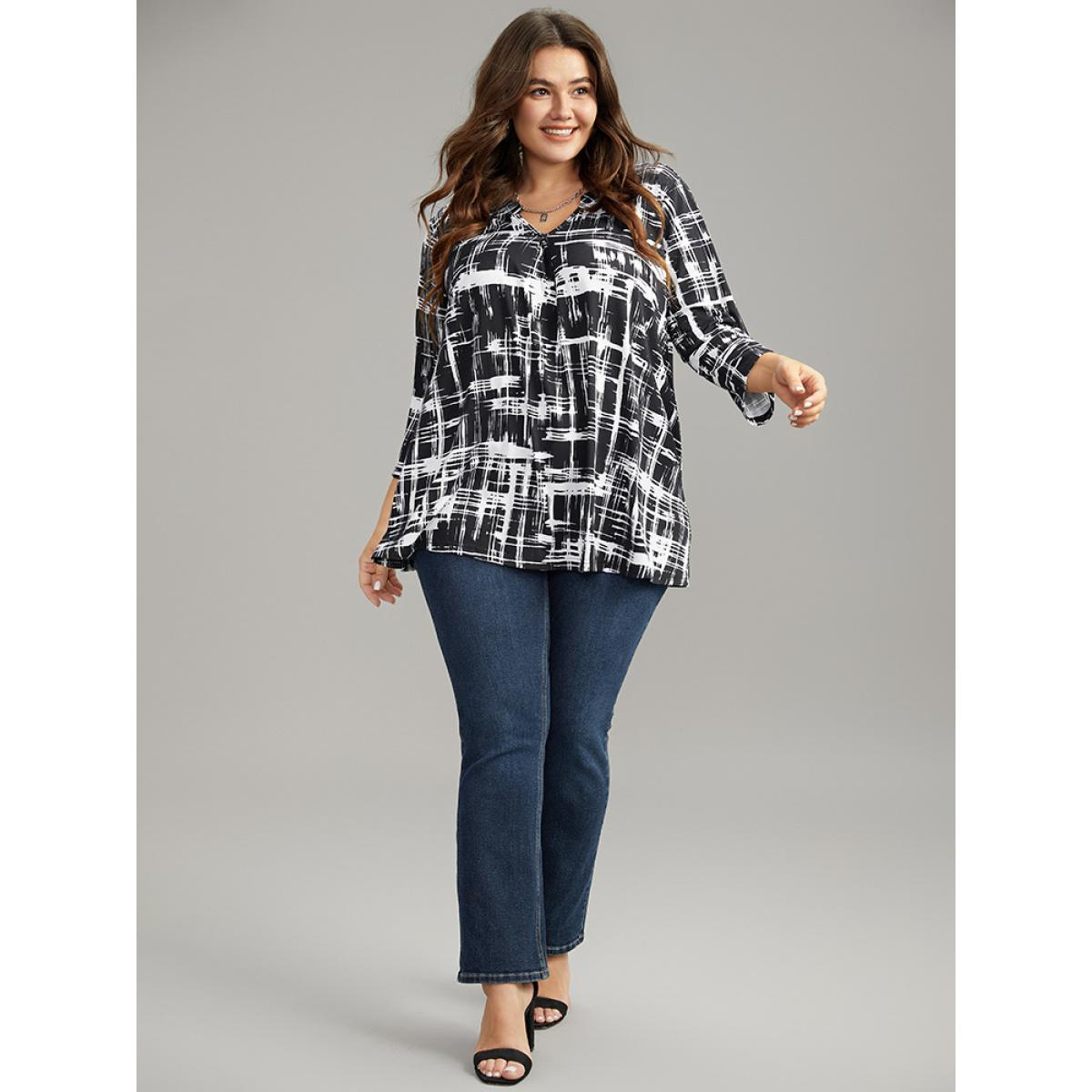 Plus Size Contrast Colorblock Notched Plicated T-shirt Black Women Elegant Contrast Colorblock Notched collar Dailywear T-shirts BloomChic 14-16/1X Product Image