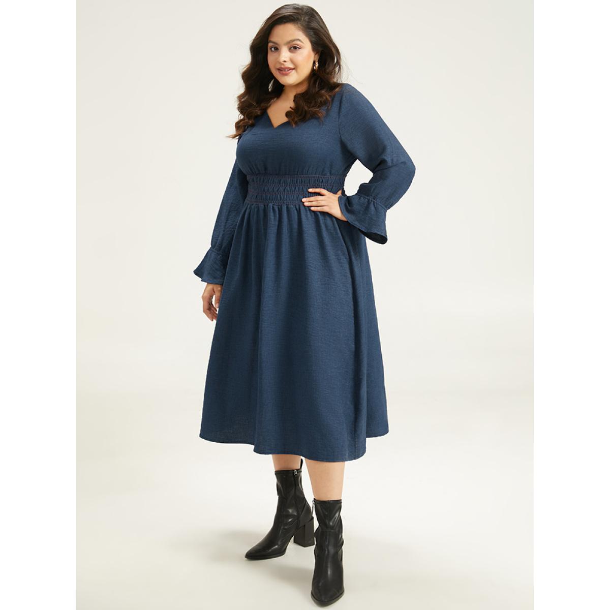 Plus Size Plain Shirred Patchwork Gathered Dress Indigo Women Casual Elastic cuffs V-neck Long Sleeve Curvy Midi Dress BloomChic 12/L Product Image