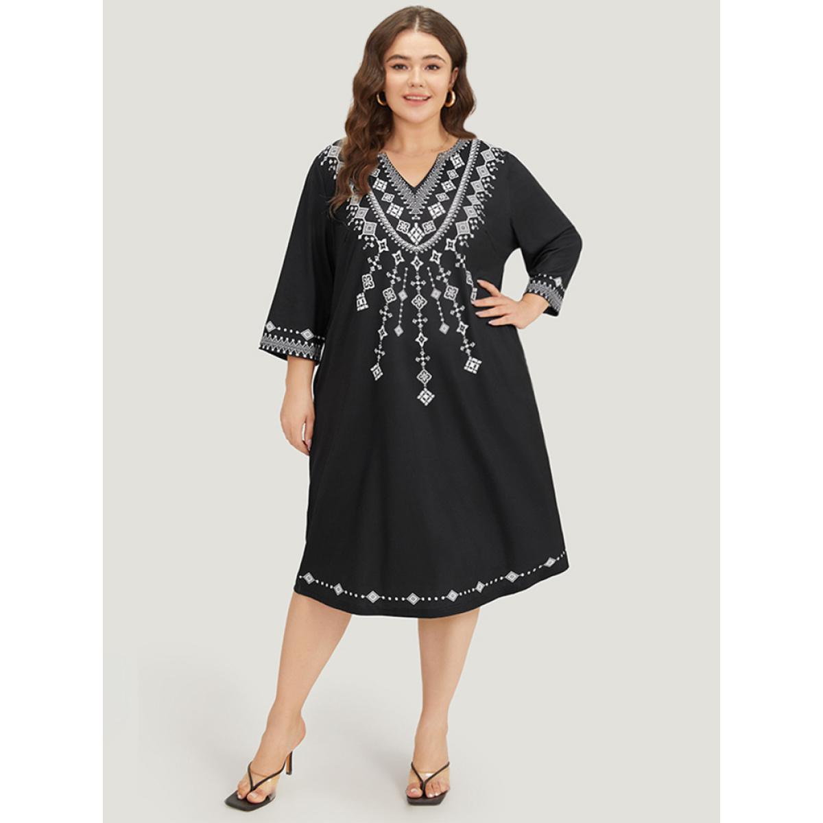Plus Size Bandana Print V Neck Pocket Midi Dress Black Women Vacation Plain V-neck Elbow-length sleeve Curvy Midi Dress BloomChic 18-20/2X Product Image