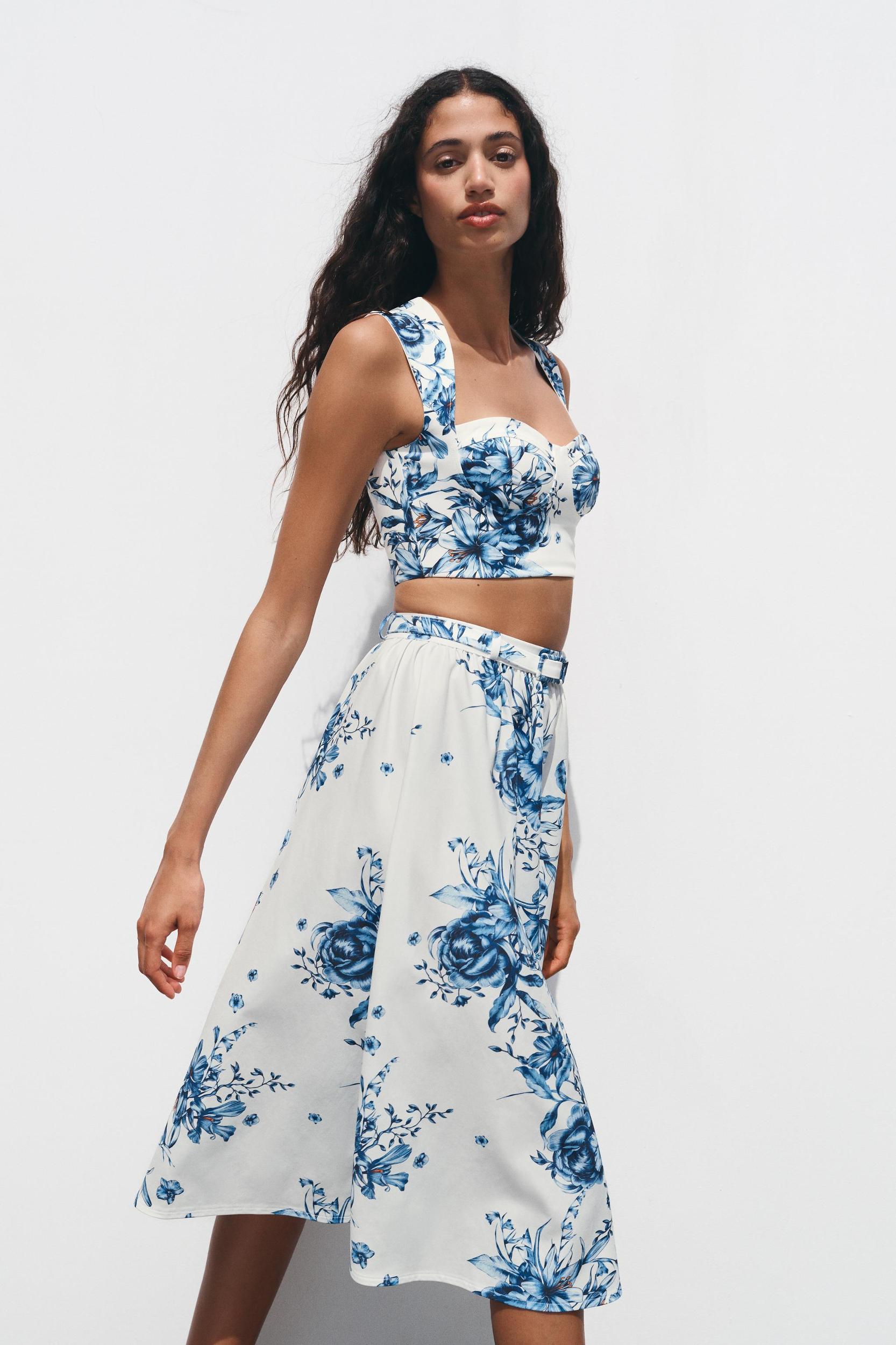 PRINTED CROP TOP Product Image