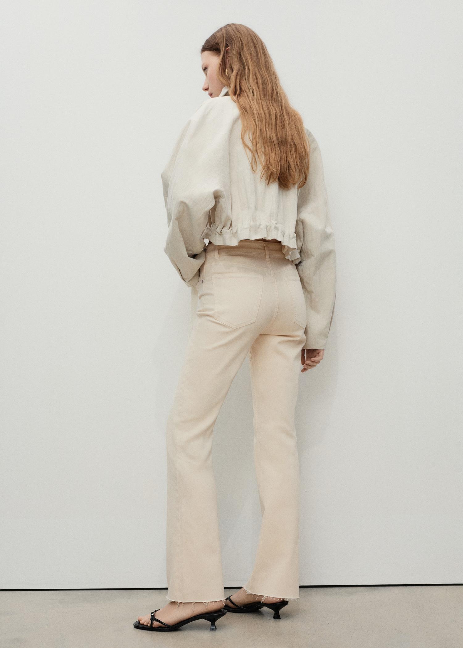 Sienna flared cropped jeans - Women | MANGO USA Product Image