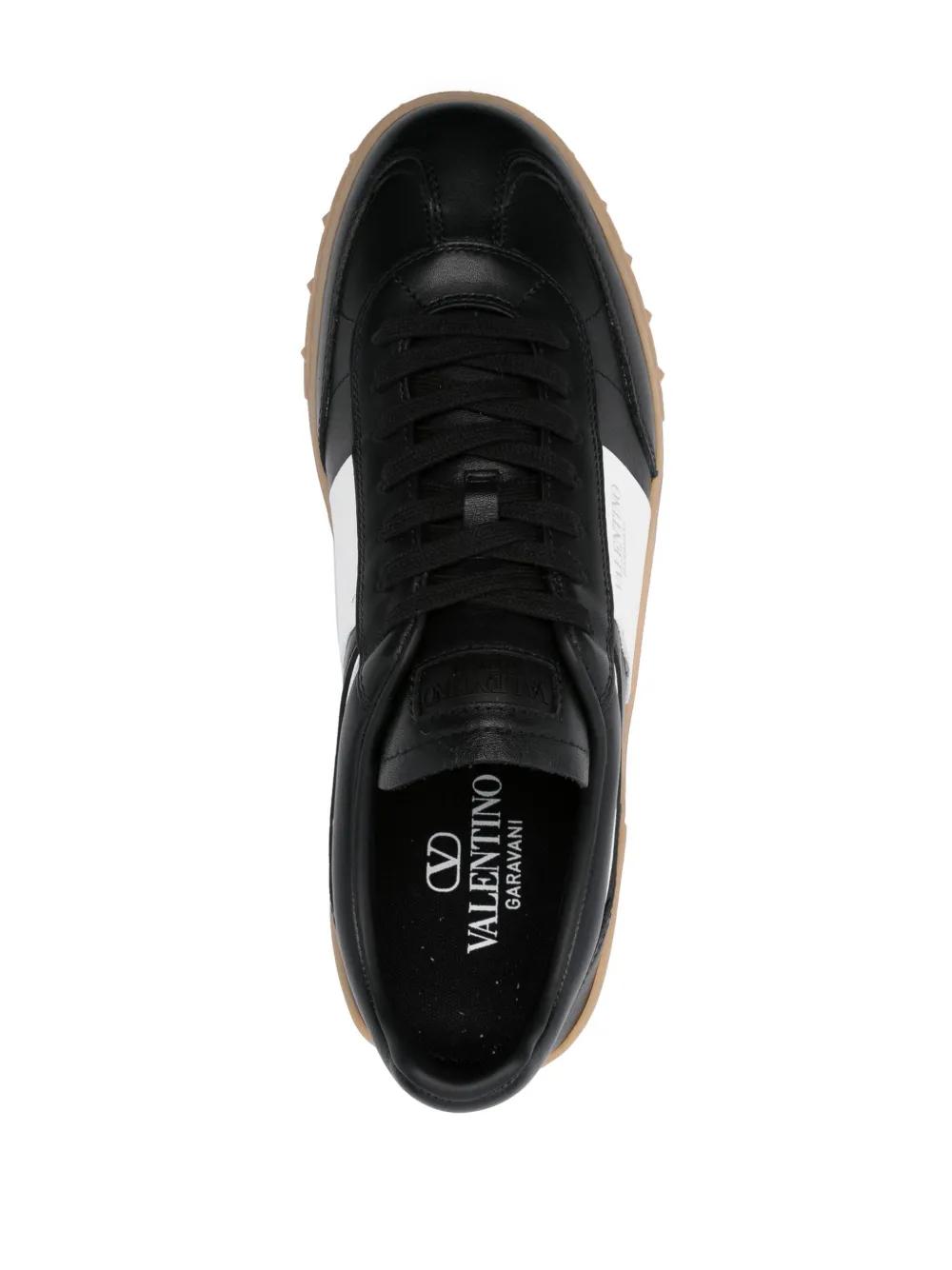 Upvillage leather sneakers Product Image